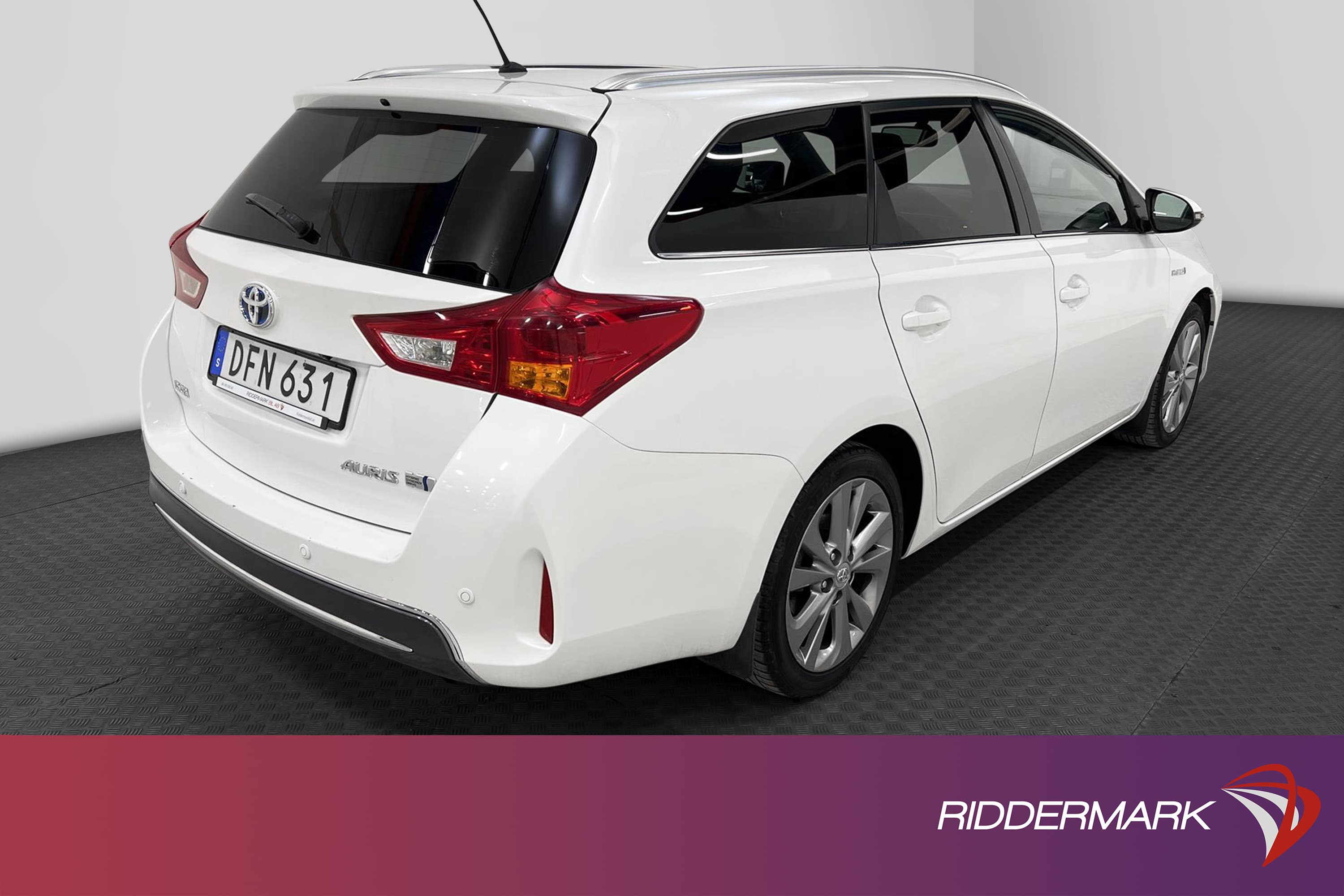 Toyota Auris Hybrid e-CVT 136hk Navi Pano B-Kam 0,40L/mil