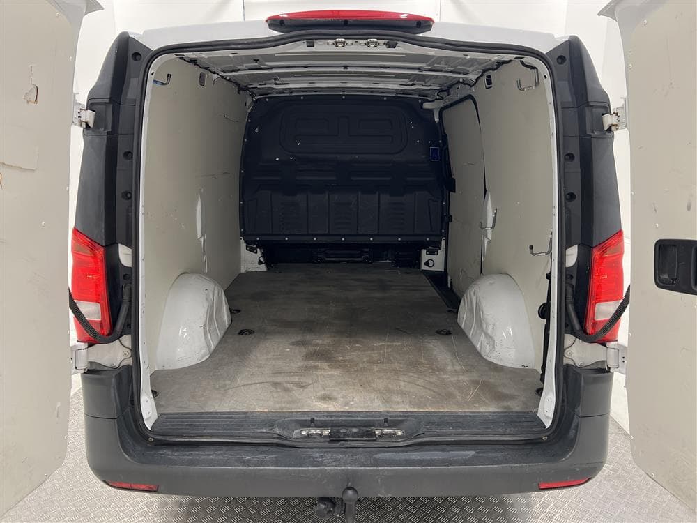 Mercedes-Benz Vito 114 CDI Aut 136hk Lång Värmare Drag interiör