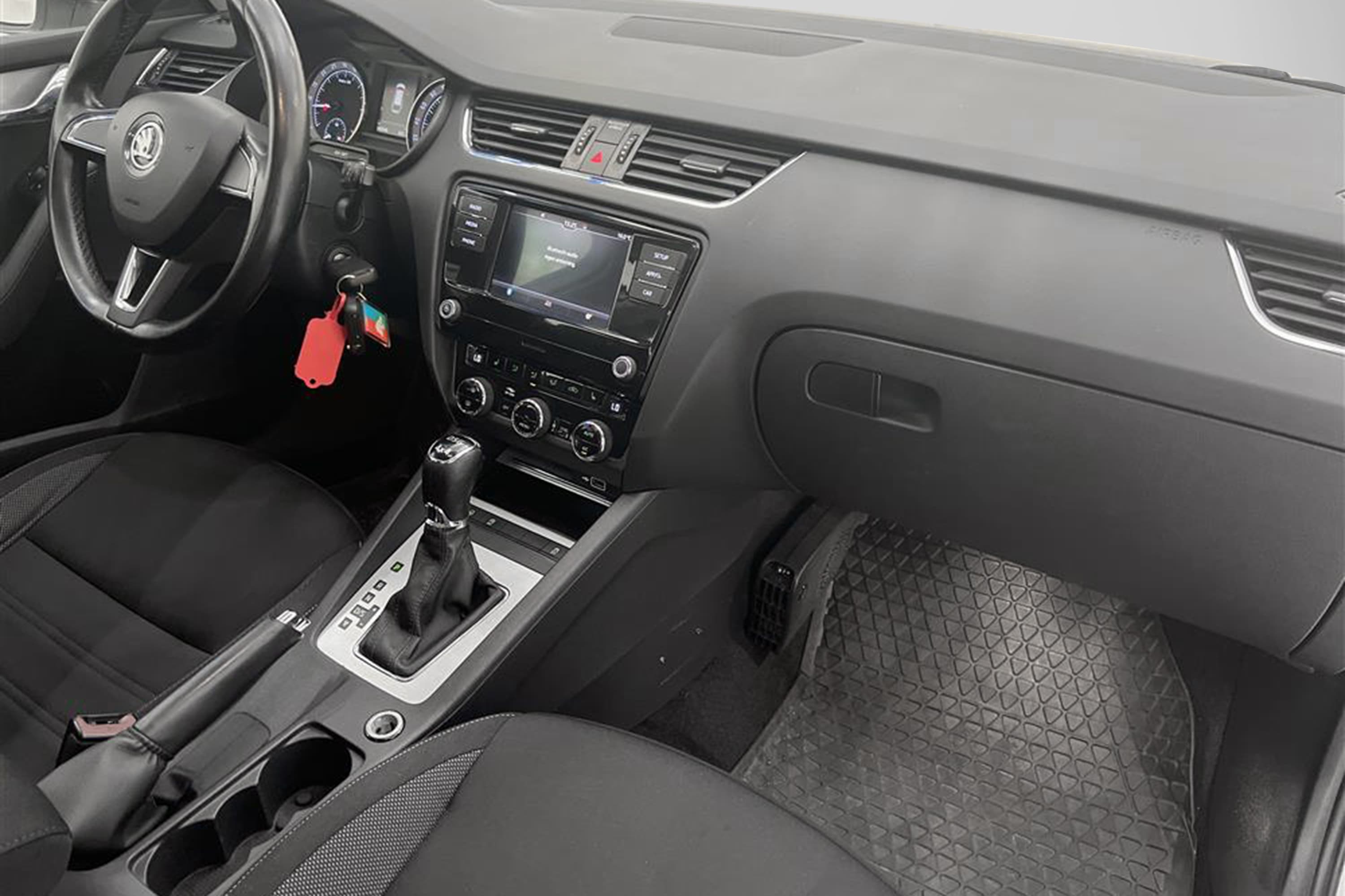 Skoda Octavia 2.0 TDI 150hk 4x4 M-värm Bluetooth 0.49l/milinteriör