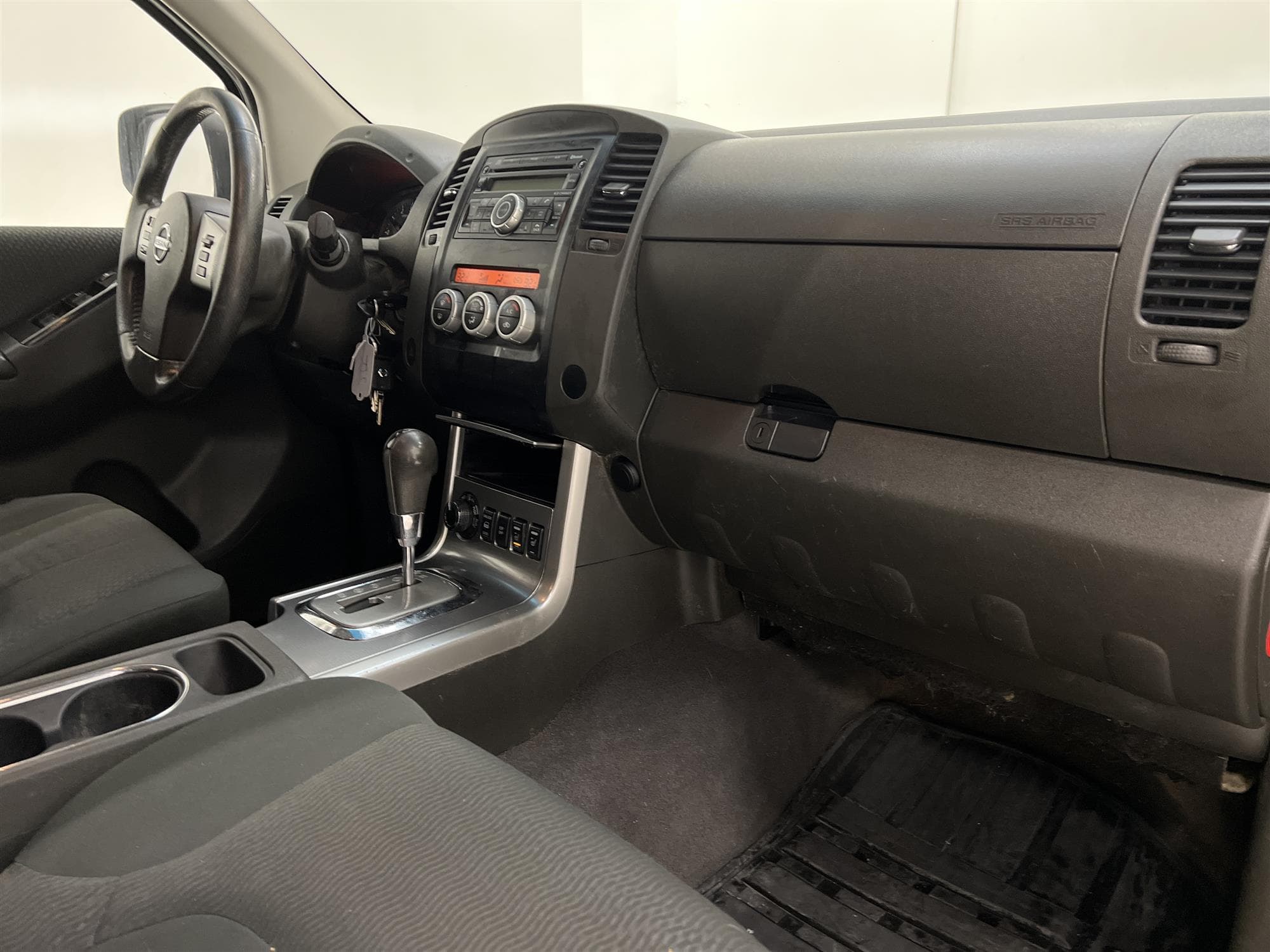 Nissan Navara 2.5dCi Automat 4x4 190hk Diff Dragkrok Moms 