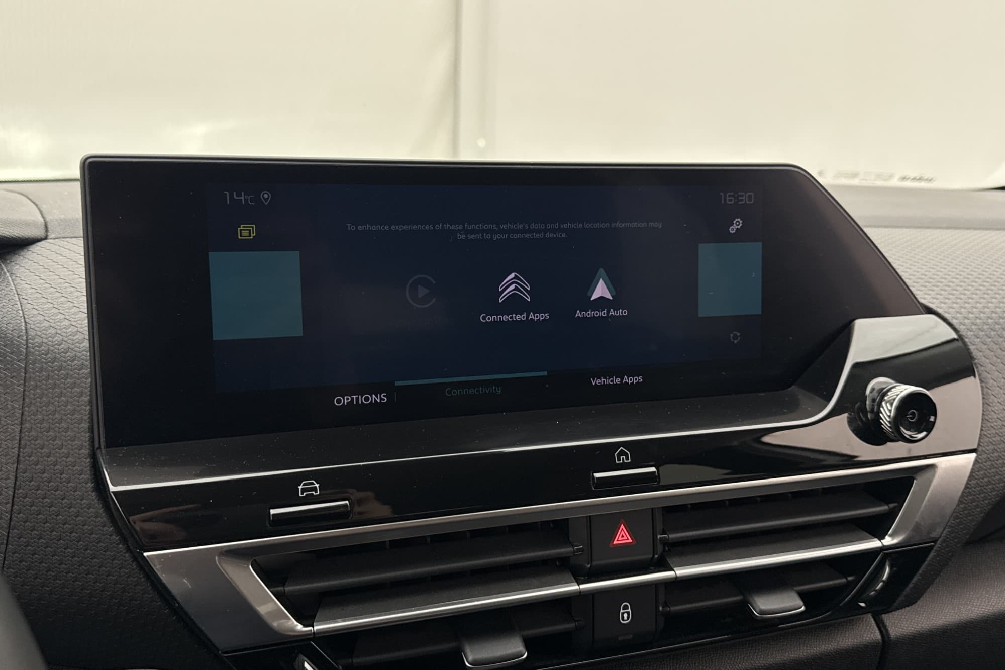 Citroën e-C4 136hk Shine Värmare HUD Kamera Rattvärm CarPlay