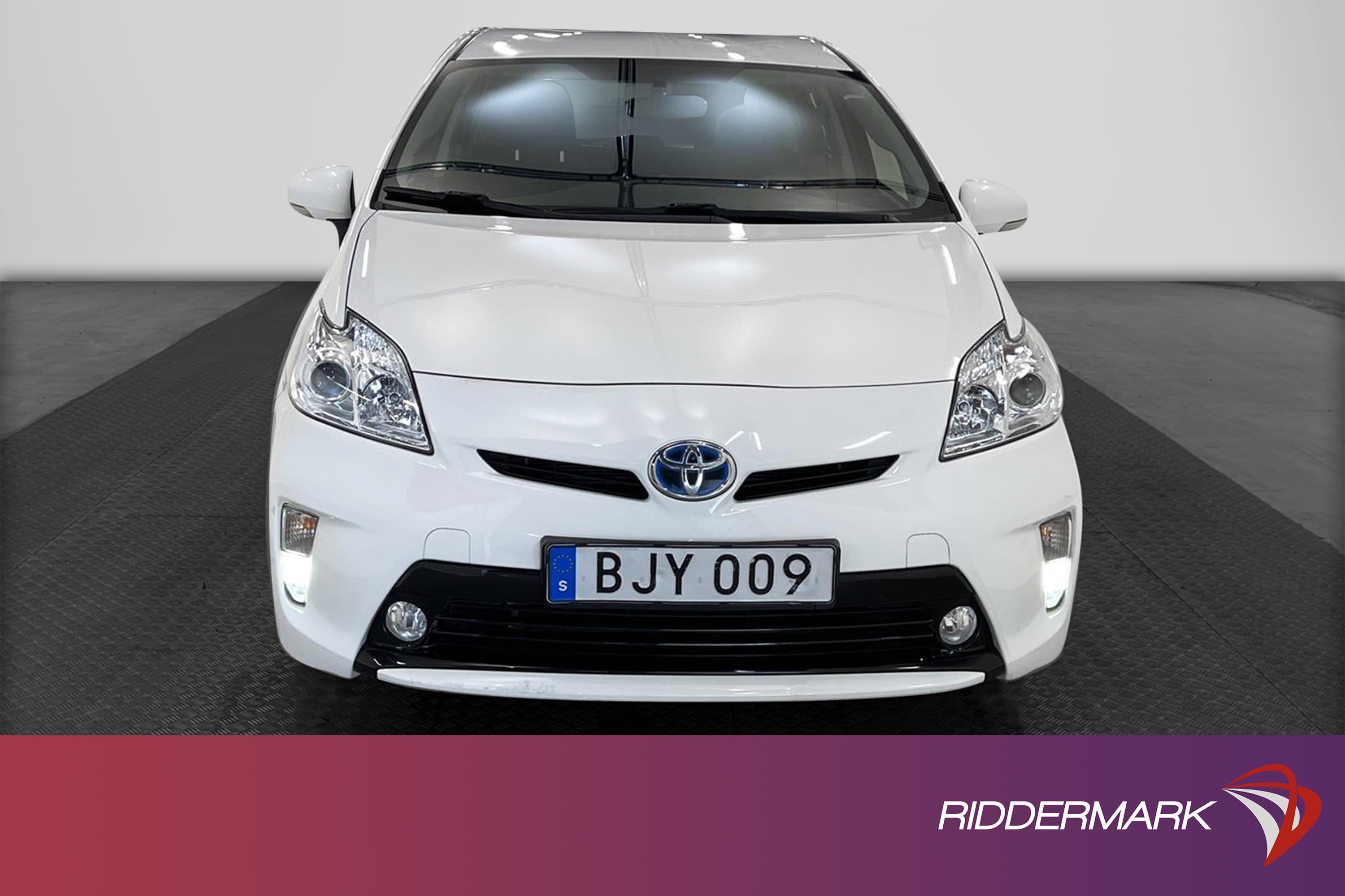 Toyota Prius Hybrid CVT 136hk B-Kamera 360kr Skatt 0,39L/mil