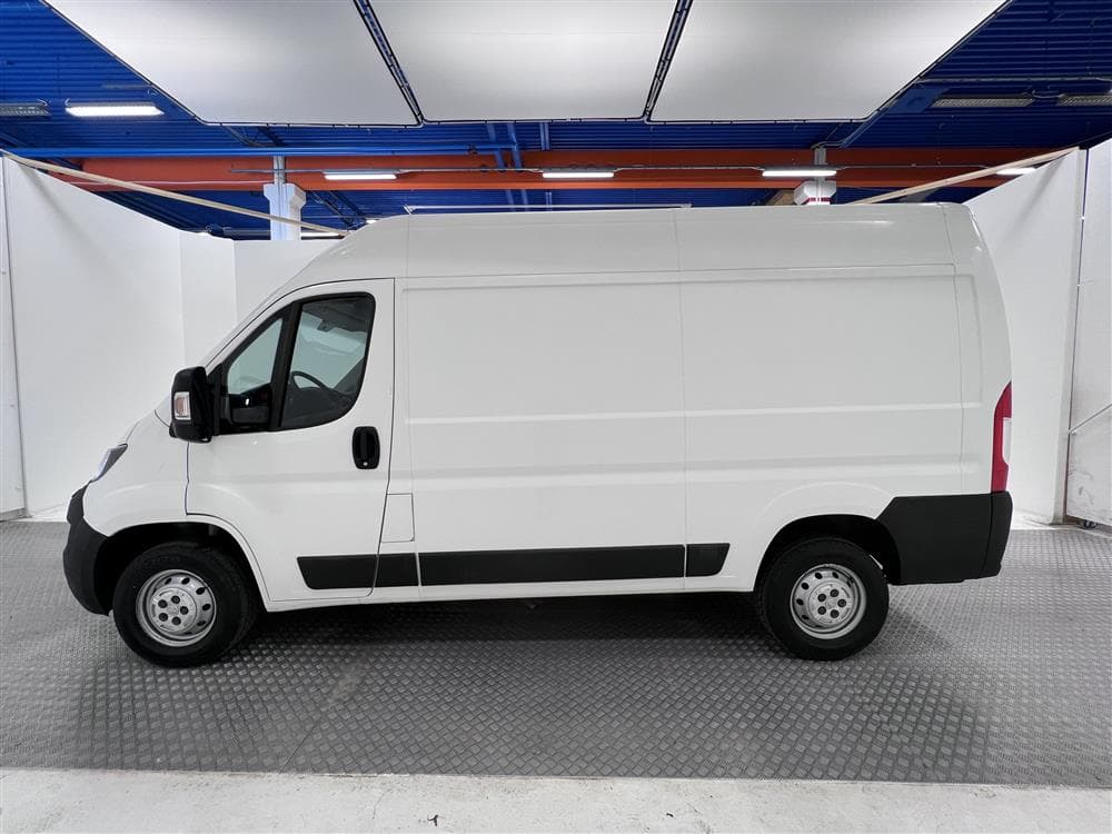 Peugeot Boxer 335 2.0 BlueHDi Eu6 130hk L2H2 Värmare PDC 