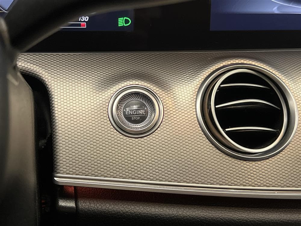 Mercedes-Benz E 220 d 194hk AMG Pano Burmester Widescreen 
