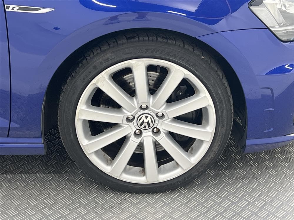 Volkswagen Golf 2.0 TSI R 4Motion 300hk Dynaudio Navigationinteriör