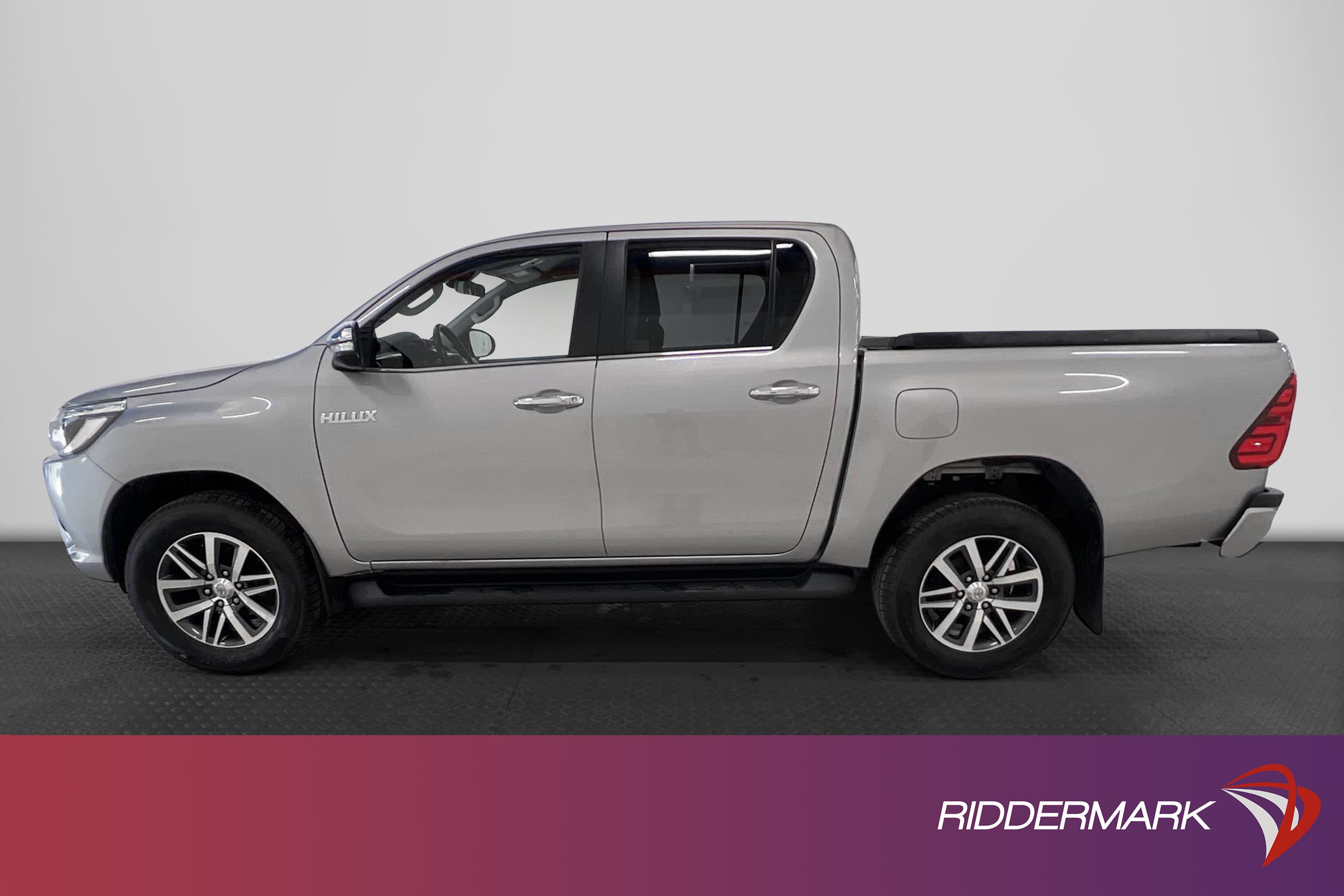 Toyota Hilux Premium 2.4 AWD Automat Dragkrok Nyservad Moms