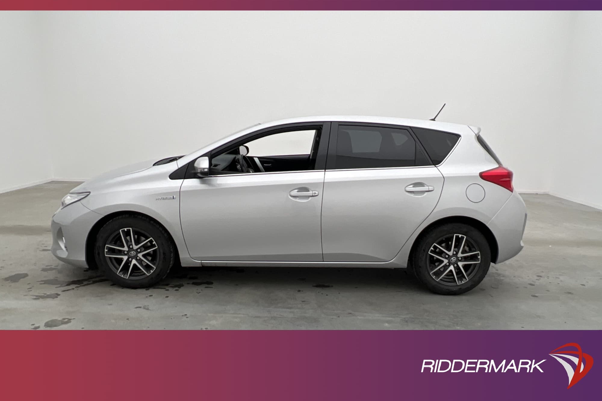 Toyota Auris Hybrid e-CVT 136hk