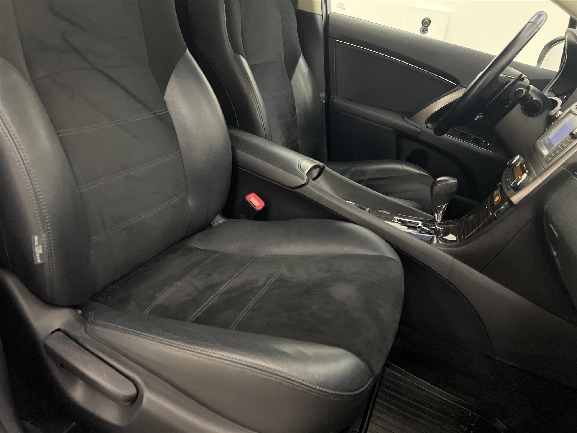 Toyota Avensis Kombi  2.0 152hk Navi B-Kamera Låg Skatt 