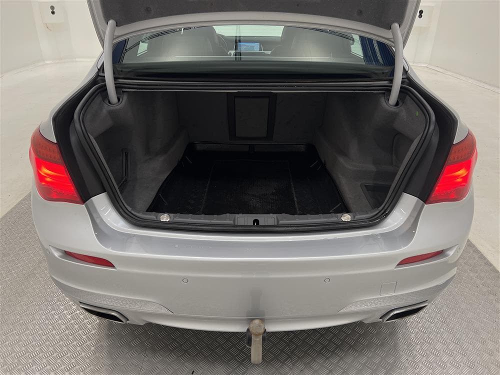BMW 740d xDrive 313hk M-Sport H/K T-lucka HUD GPS B-kam Drag