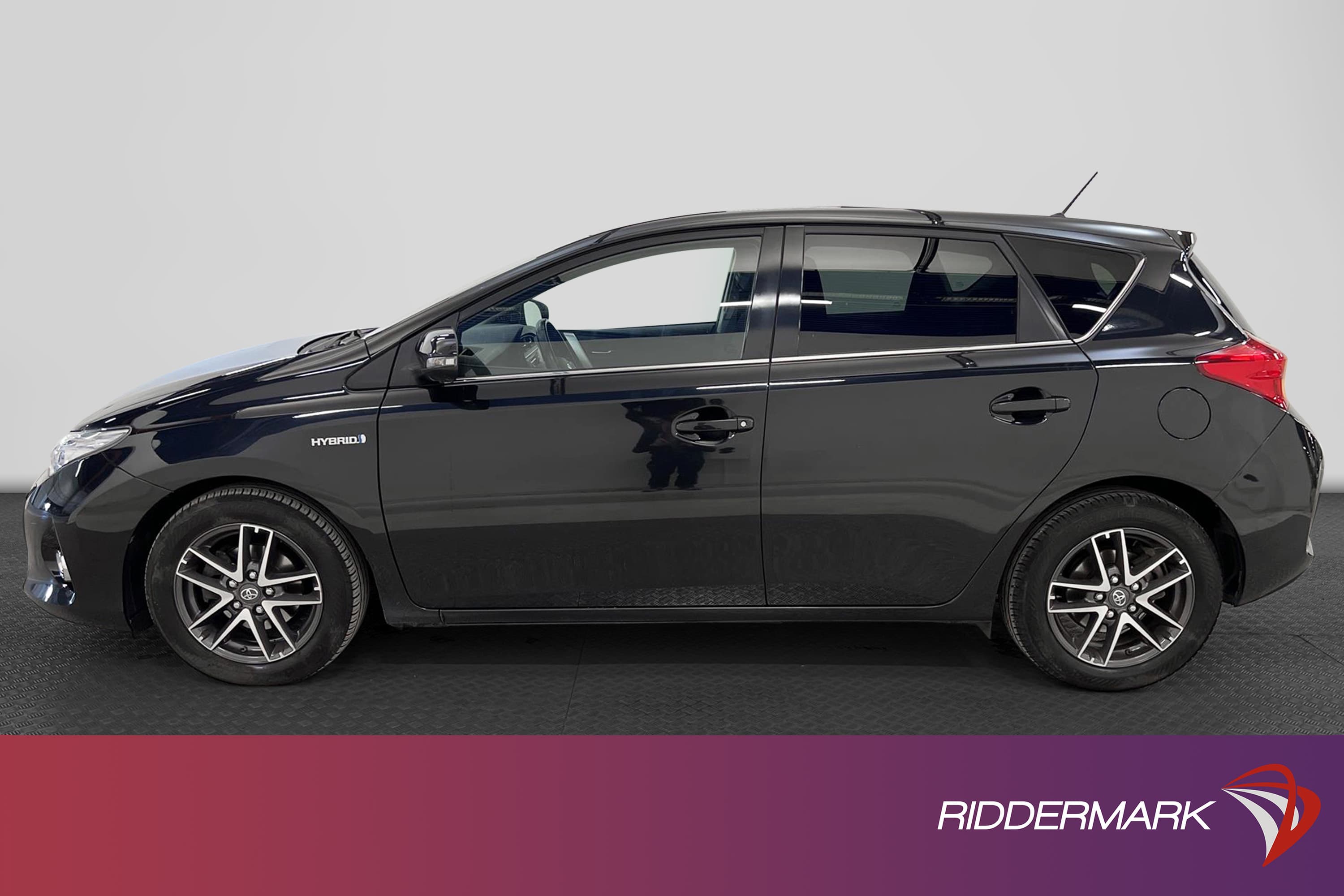 Toyota Auris Hybrid e-CVT 136hk
