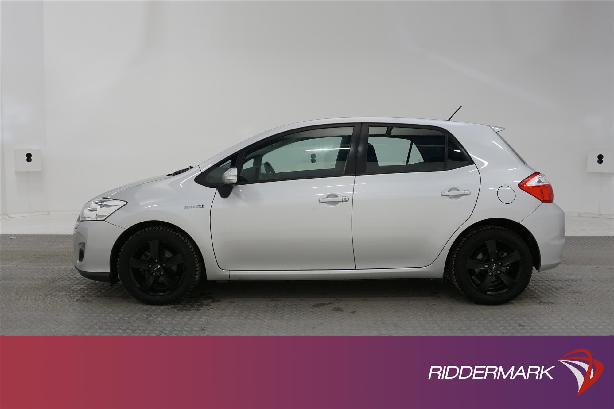 Toyota  Auris Hybrid e-CVT 136hk