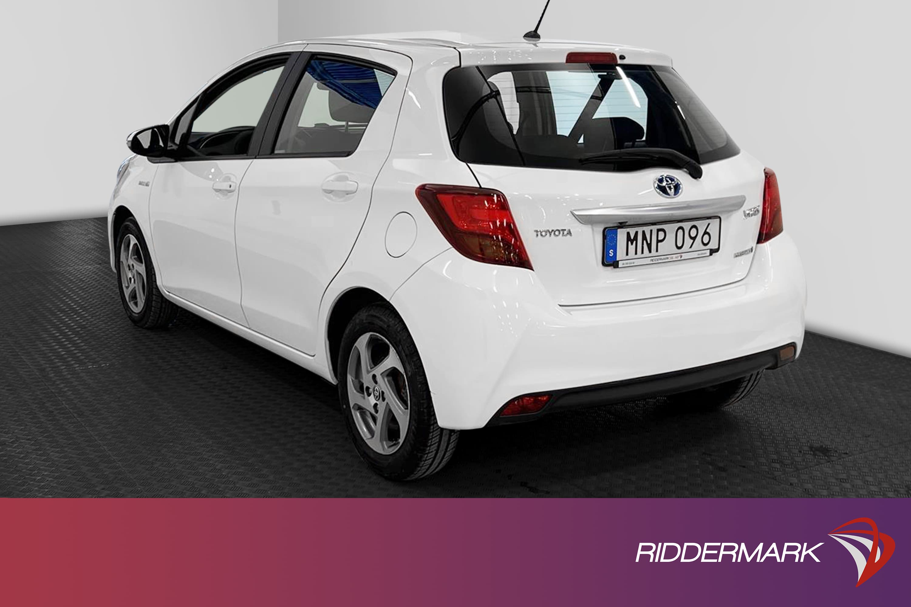 Toyota Yaris Hybrid e-CVT 101hk B-Kam 360kr Skatt 0,33L/mil