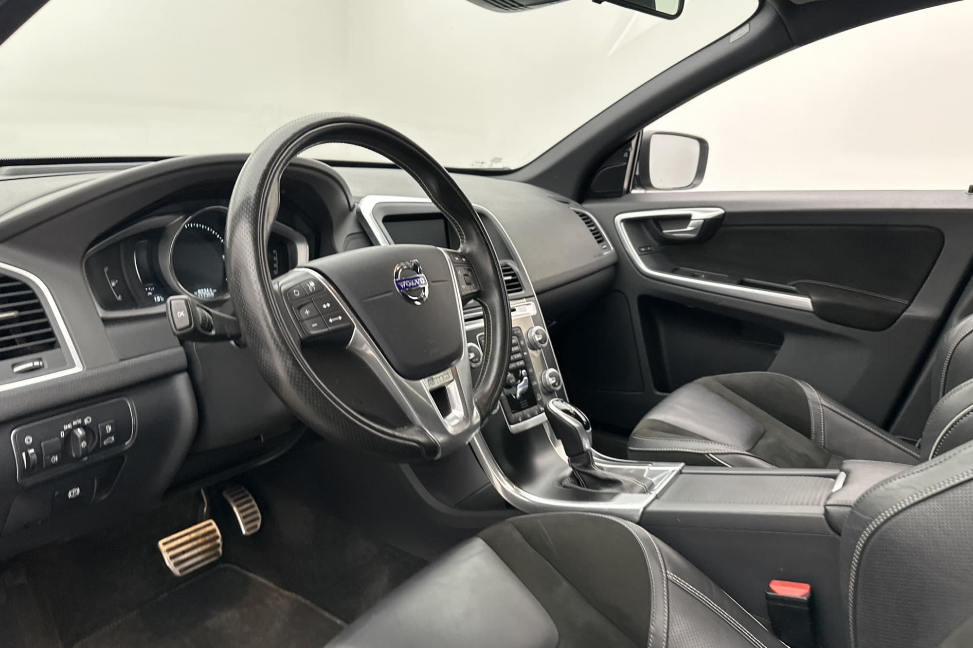 Volvo XC60 D4 AWD 190hk R-Design VOC D-Värm Drag Navi BLIS