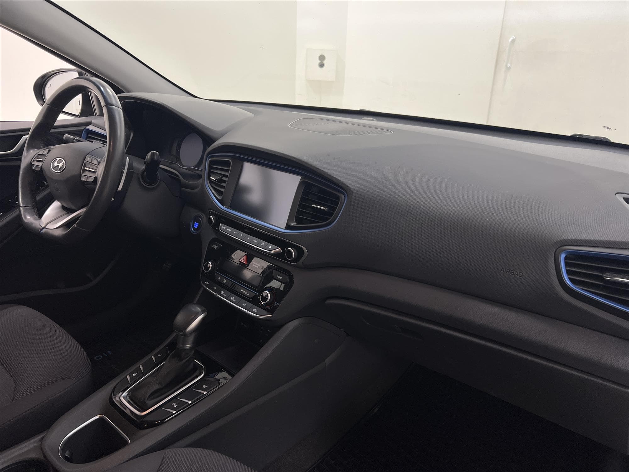 Hyundai Ioniq 1.6 141hk Navi B-Kamera  360kr Skatt 0,39L/mil
