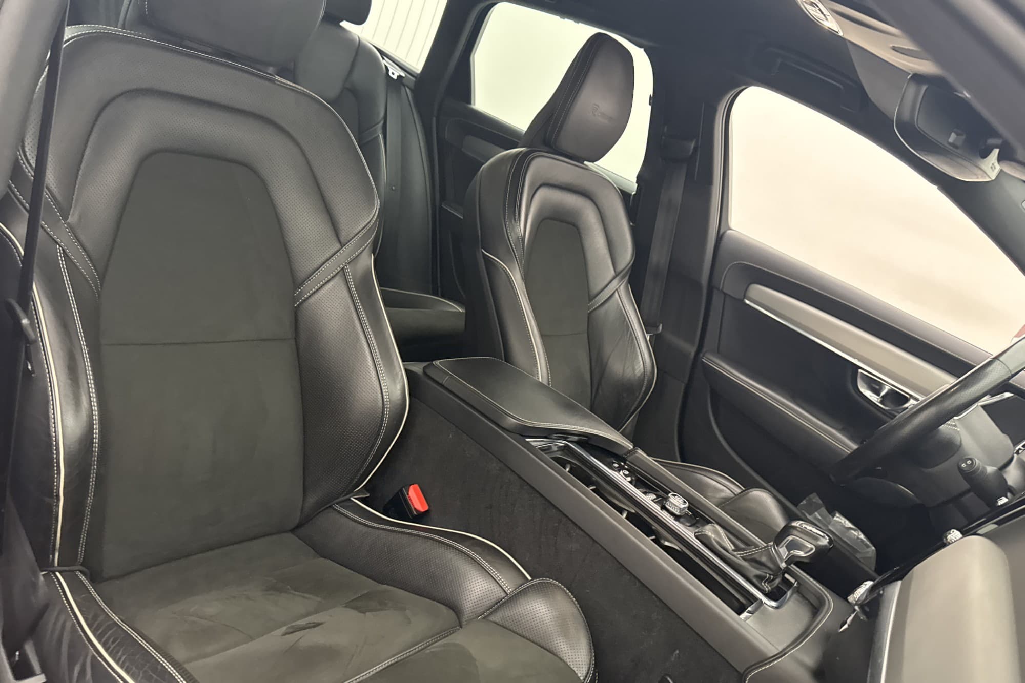 Volvo V90 T4 190hk R-Design VOC Navigation Halvskinn
