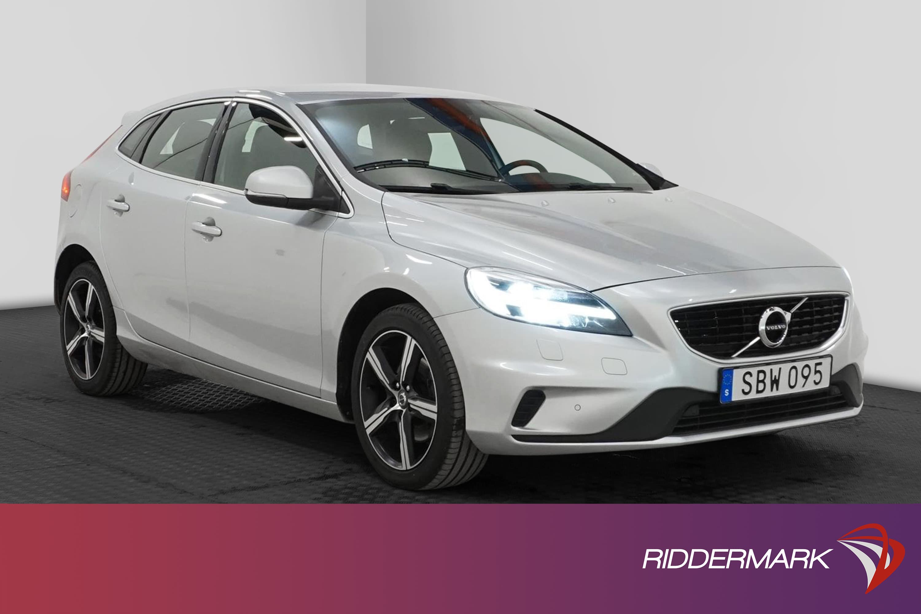 Volvo V40 D3 150hk Momentum R-Design D-Värm Navi B-Kam