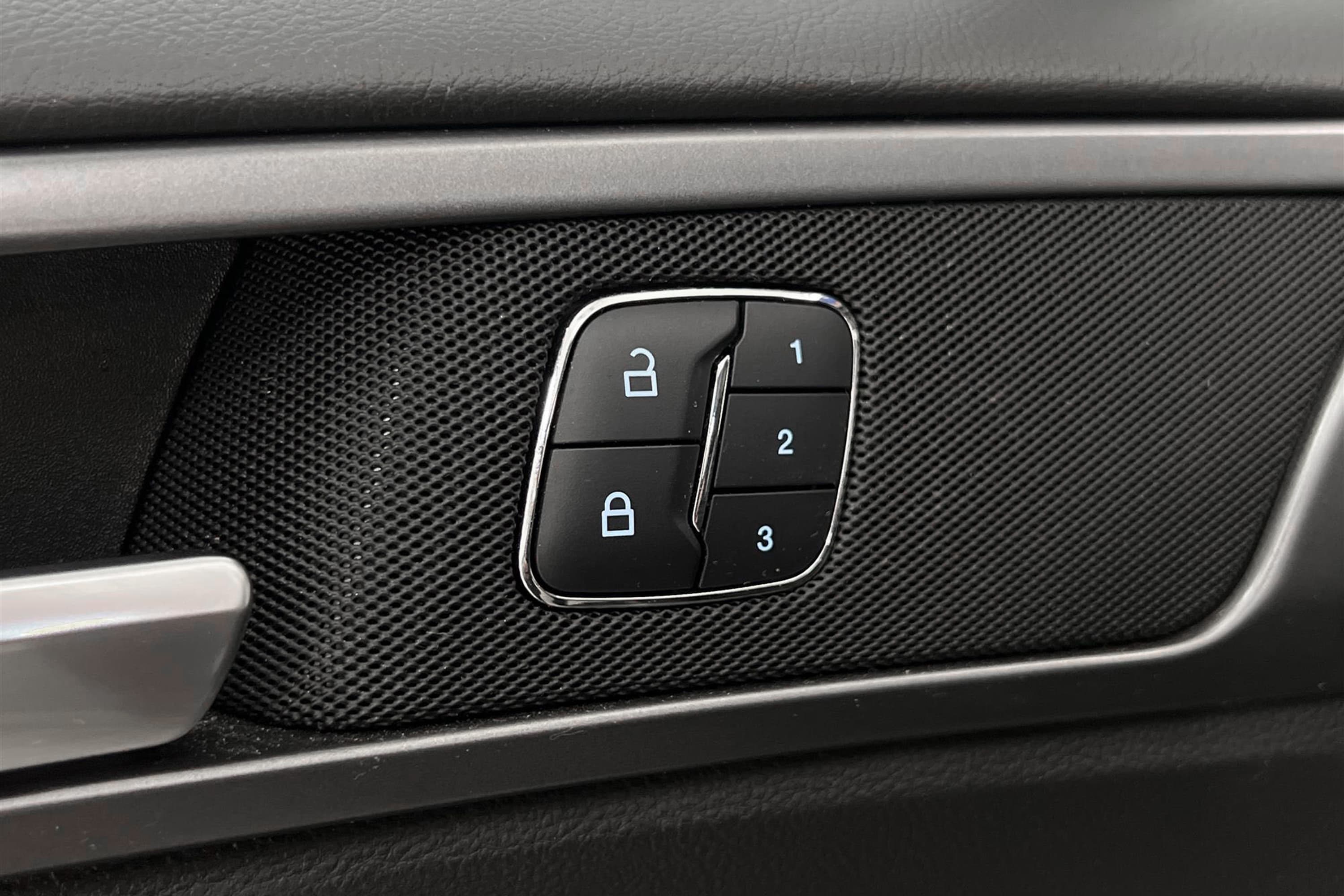 Ford Mondeo Hybrid e-CVT 187hk Keyless Helskinn 0,5L/mil