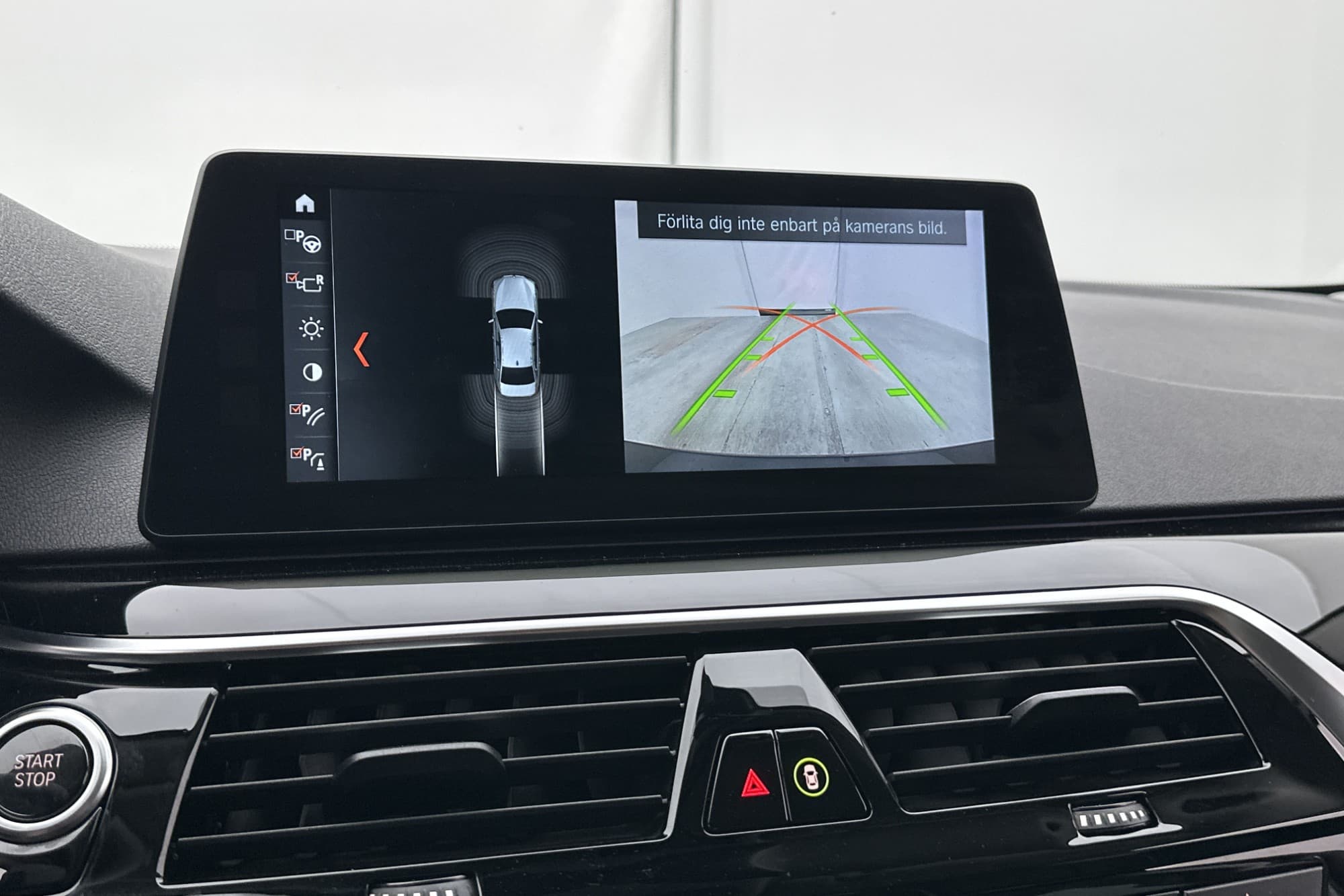 BMW 530e Sedan Sport line Cockpit H/K Kamera Navi Elstolar