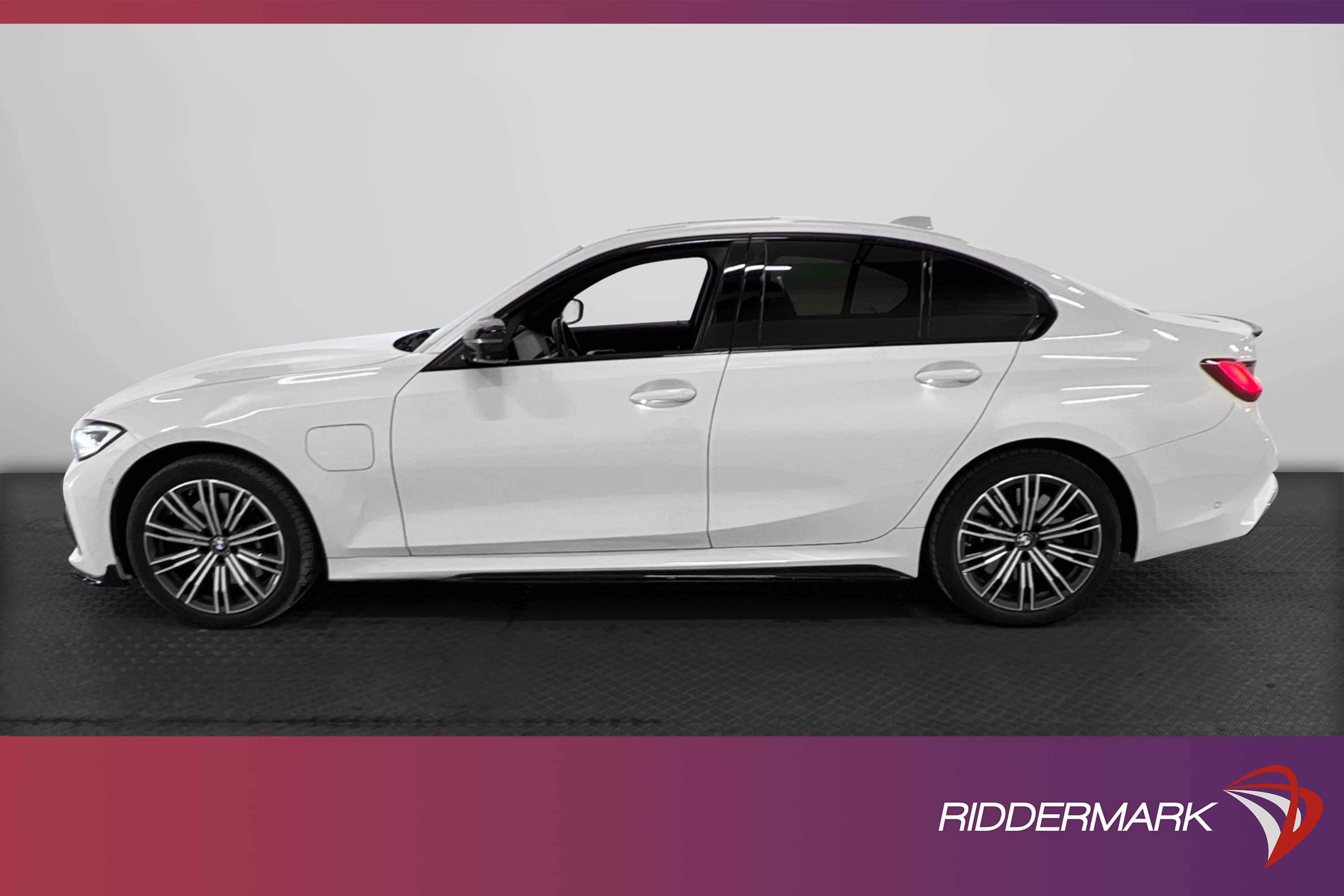 BMW 330e 292hk