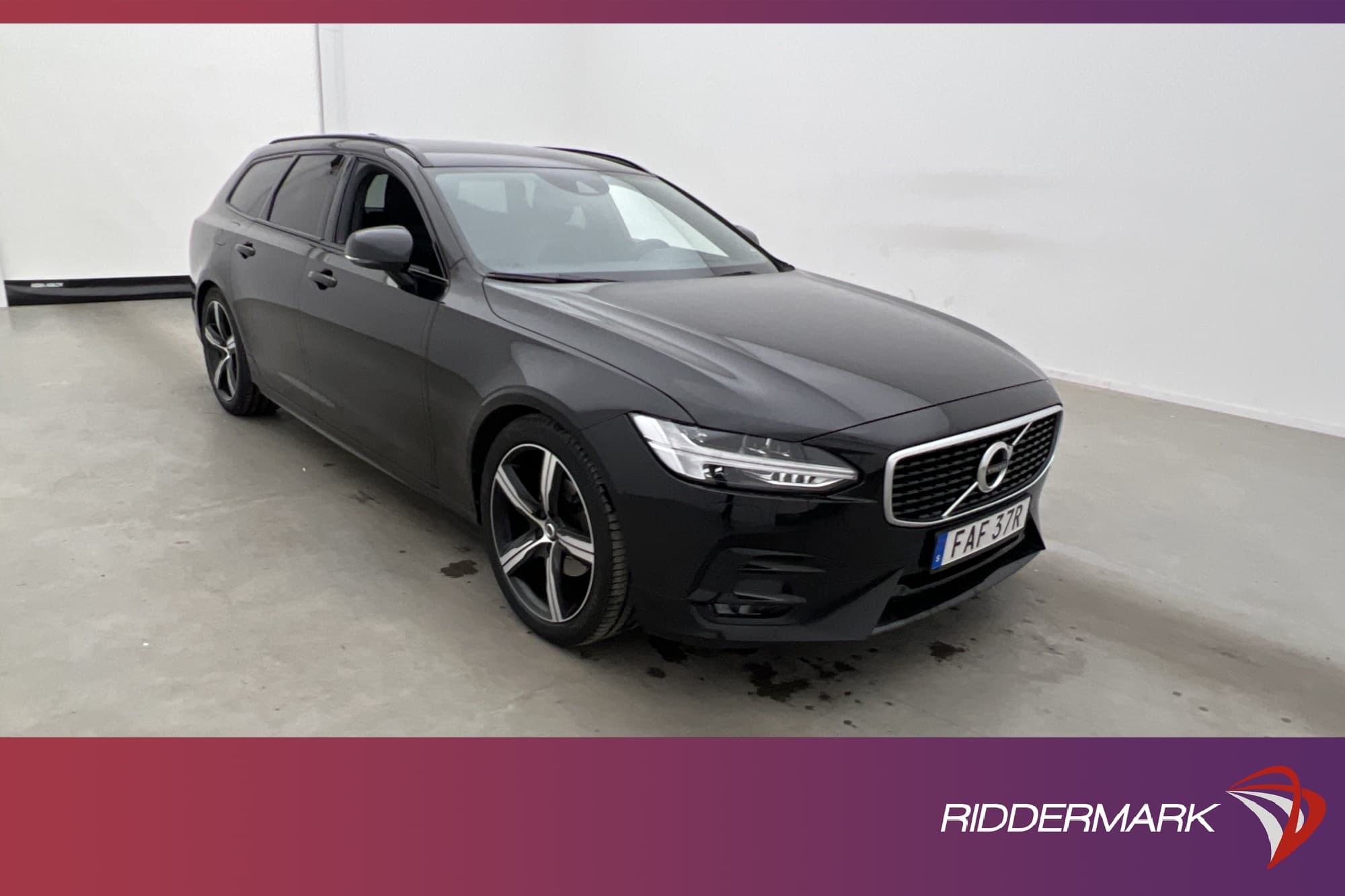 Volvo V90 T4 190hk R-Design VOC Värm CarPlay Kamera Navi