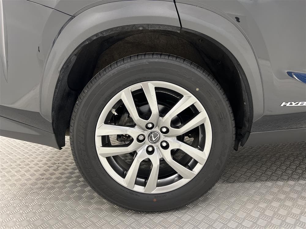 Lexus NX 300h 197hk AWD Executive Skinn B-Kam Navi 0,59l/milinteriör