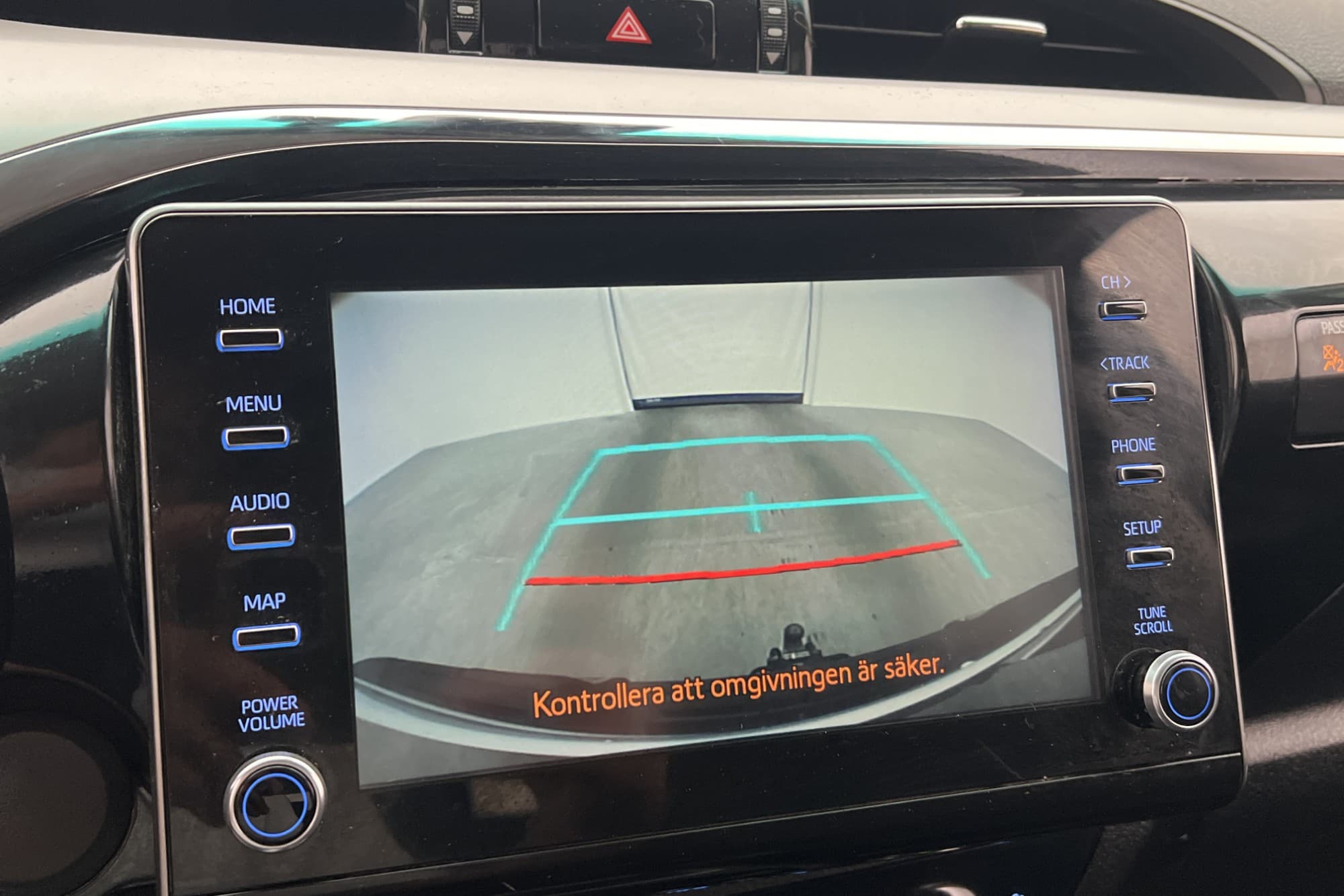 Toyota Hilux Hero 2.4 4WD M/K-Värmare Drag Diff MOMS 1-Ägare