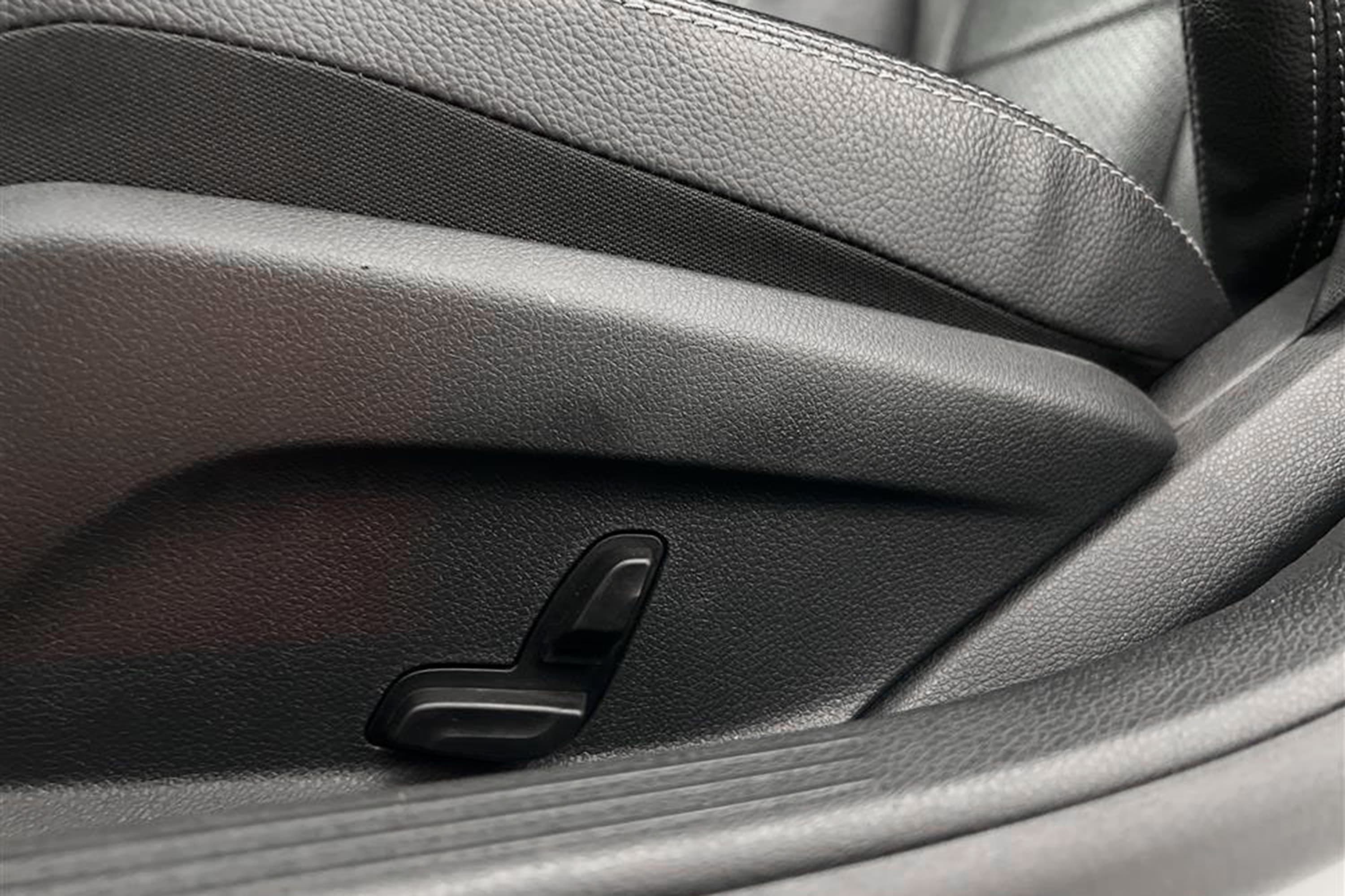 Mercedes-Benz C 250 AMG 204hk 4MATIC Skinn Burmester Draginteriör