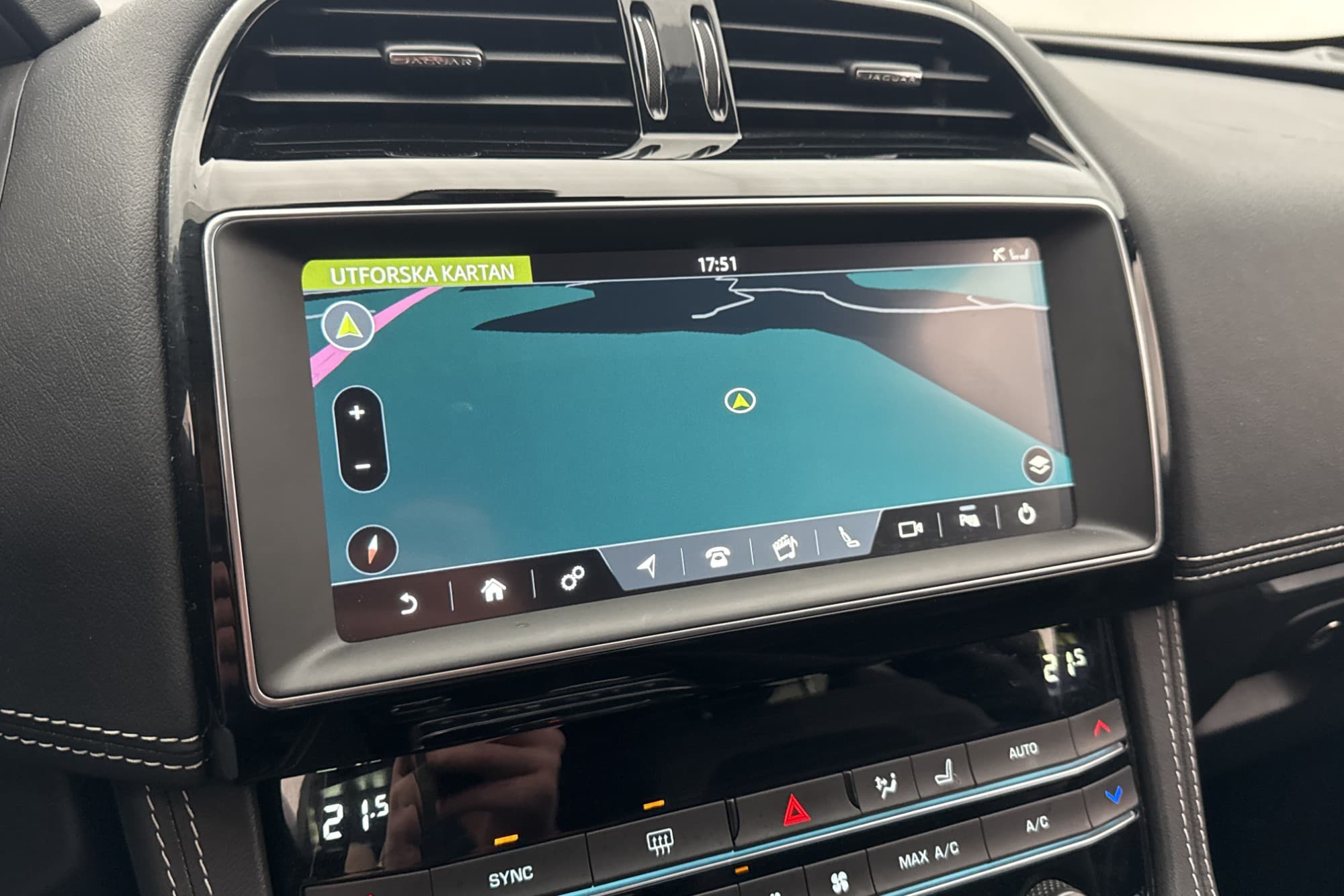 Jaguar F-Pace 20d AWD 180hk R-Sport Kamera Cockpit CarPlay