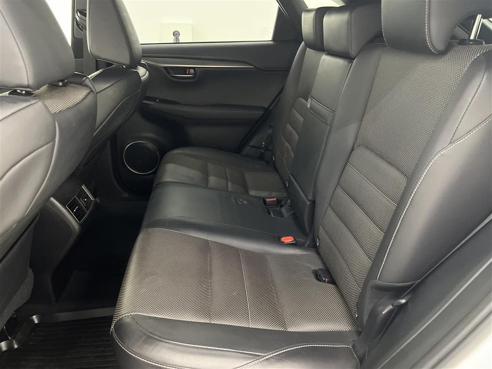 Lexus NX 300h 2.5 E-CVT 197hk AWD F Sport Skinn Navi B-Kaminteriör