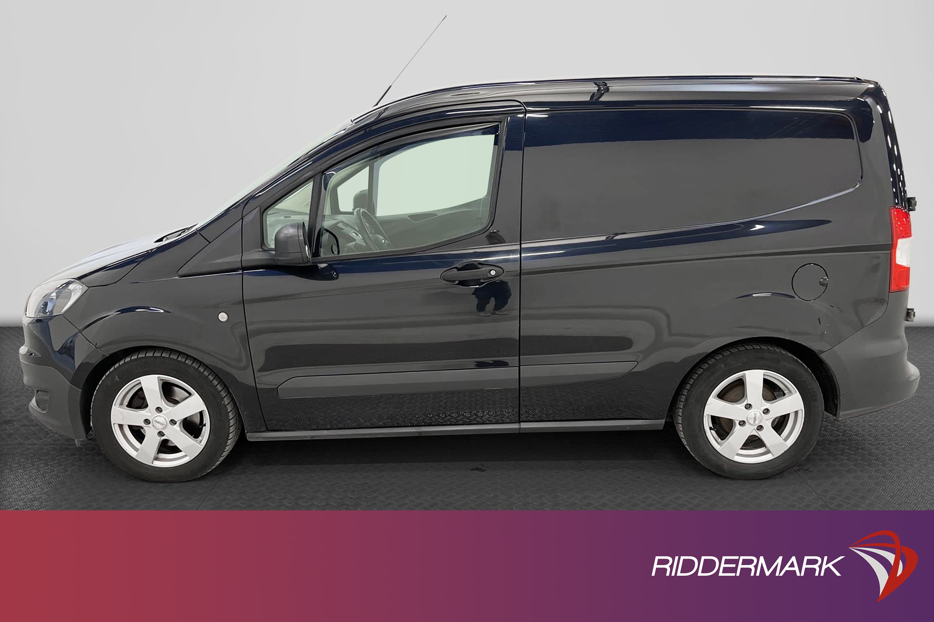 Ford Transit Courier 1.5TDCi PDC V-inredd