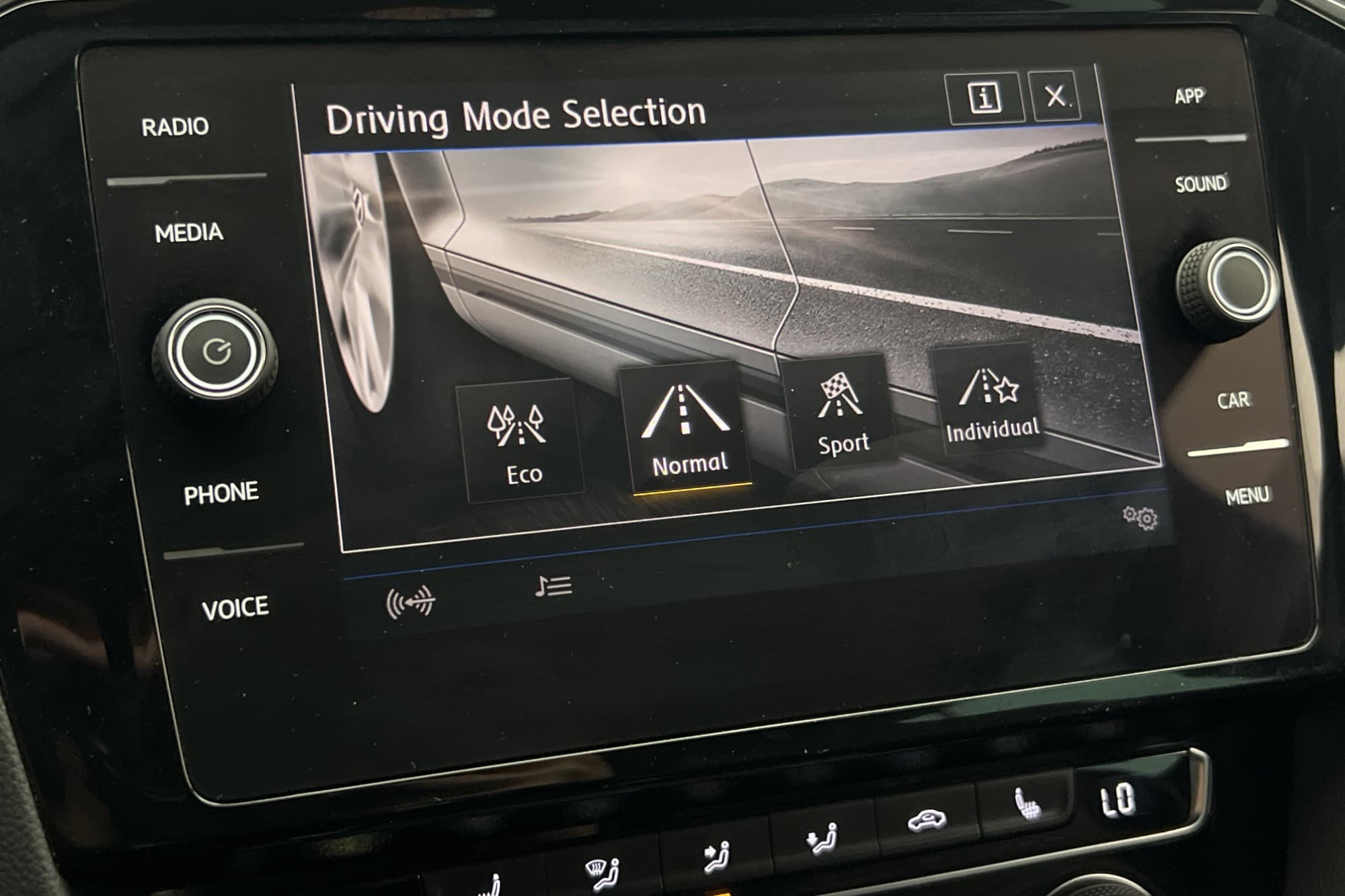 Volkswagen Passat 2.0 TDI 190hk R-Line Dynaudio Skinn Drag