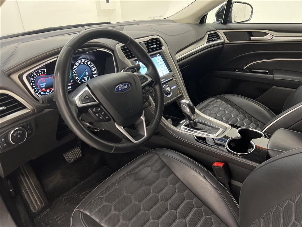 Ford Mondeo Vignale 180hk AWD Värmare Skinn B-kamera Draginteriör
