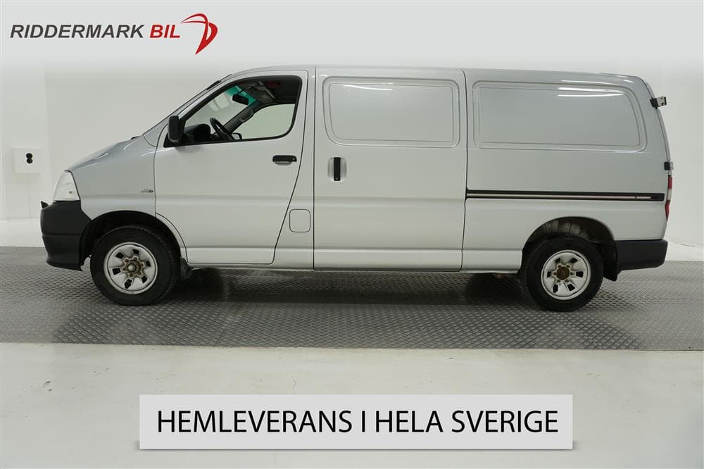 Toyota Hiace 2.5 D-4D 4WD 117hk Lång Nyservad