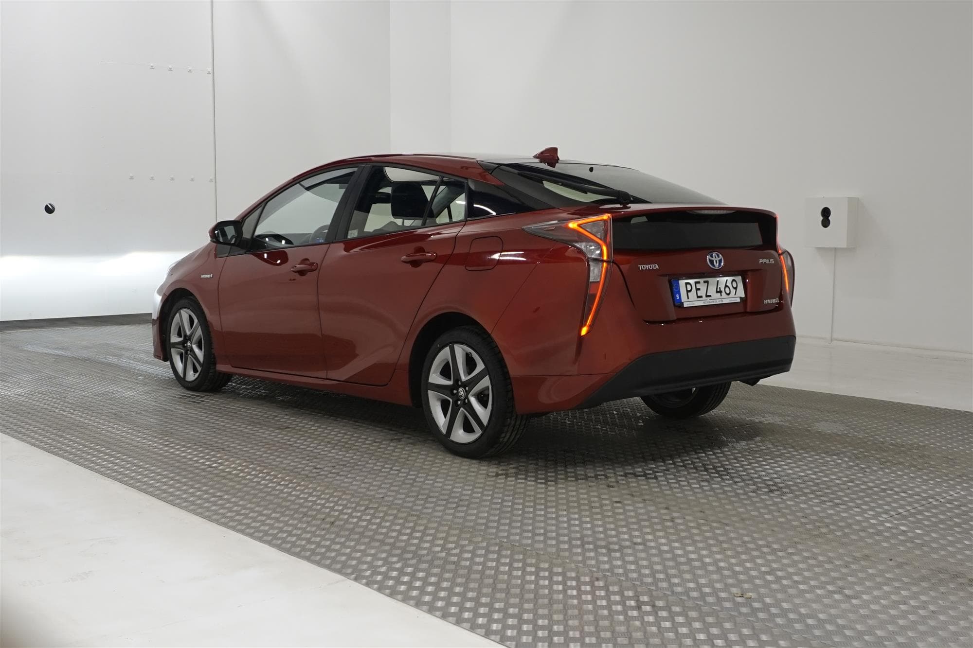 Toyota Prius Hybrid CVT 122hk HUD B-Kam Låg Skatt