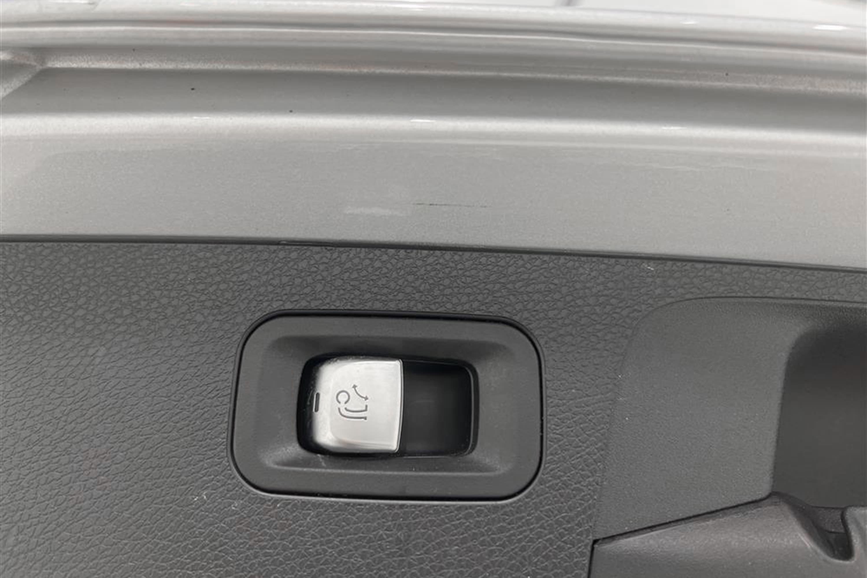 Mercedes-Benz E 220d 4M All-T 194hk D-värm Burmester 360°interiör