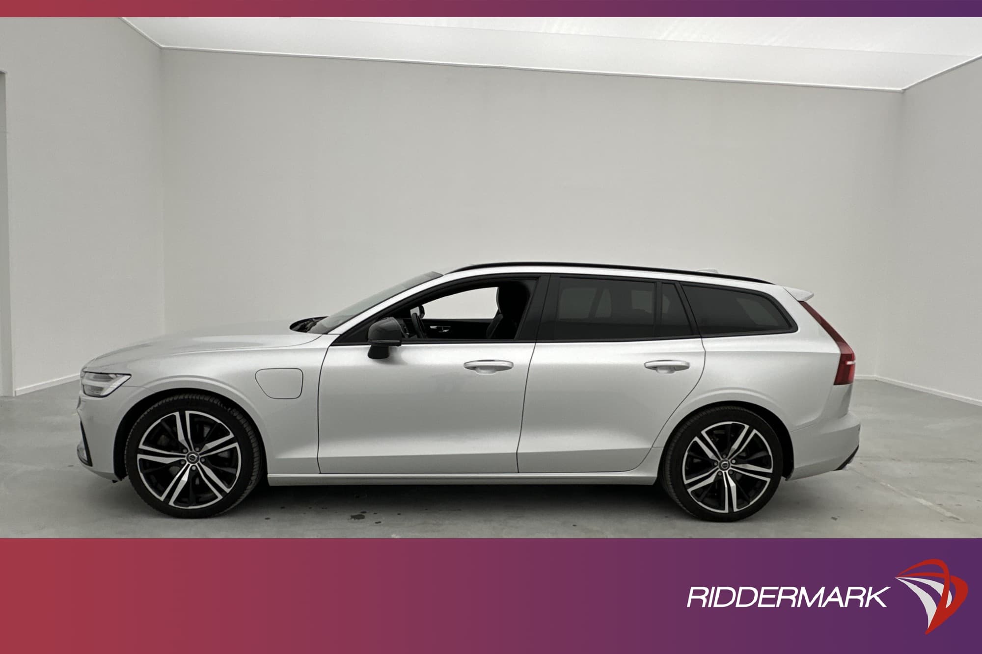 Volvo V60 T8 Recharge 456hk R-Design Pano H/K 18,8 kWh MOMS