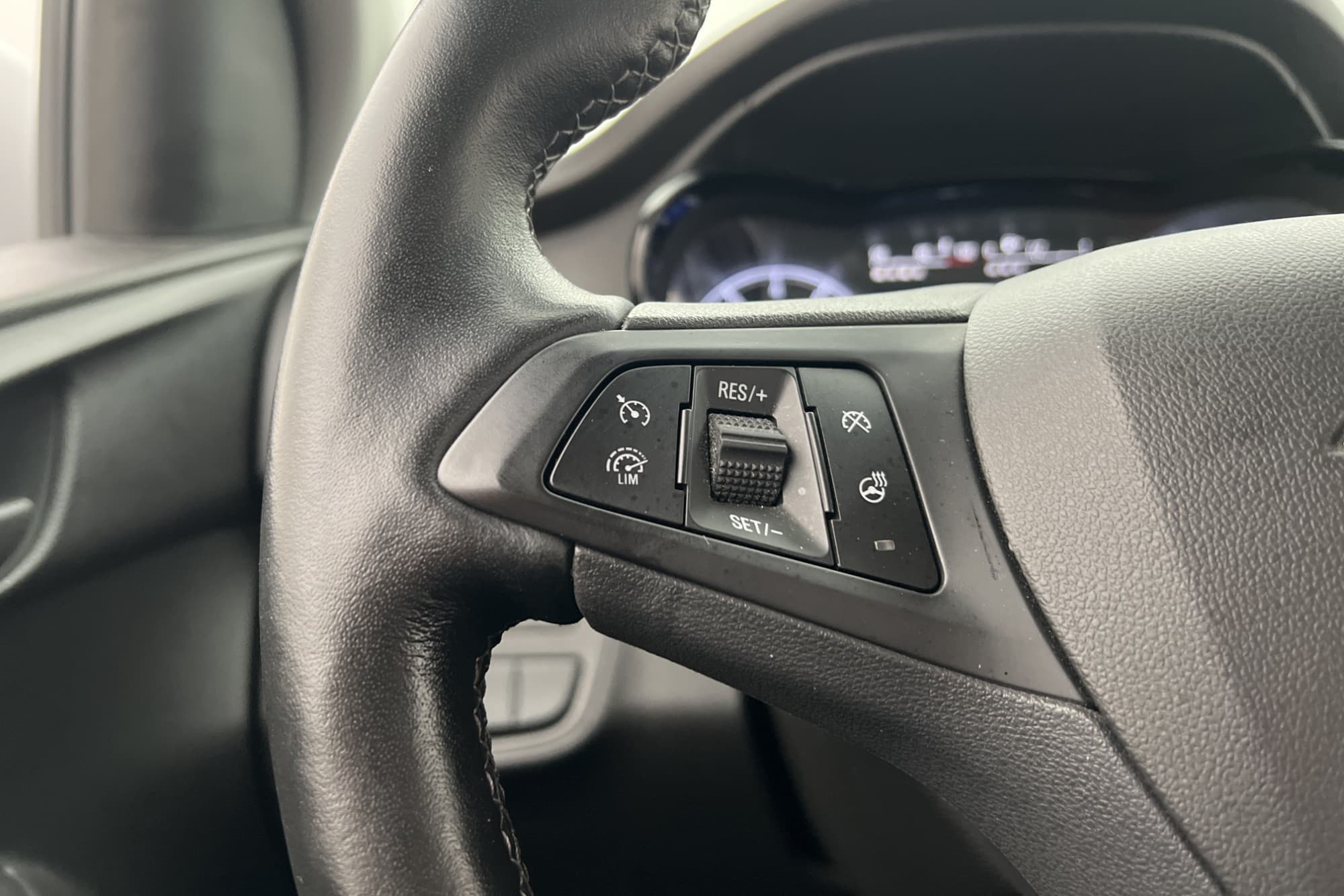Opel Karl 1.0 ecoFLEX 75hk Rattvärme Farthållare Bluetooth
