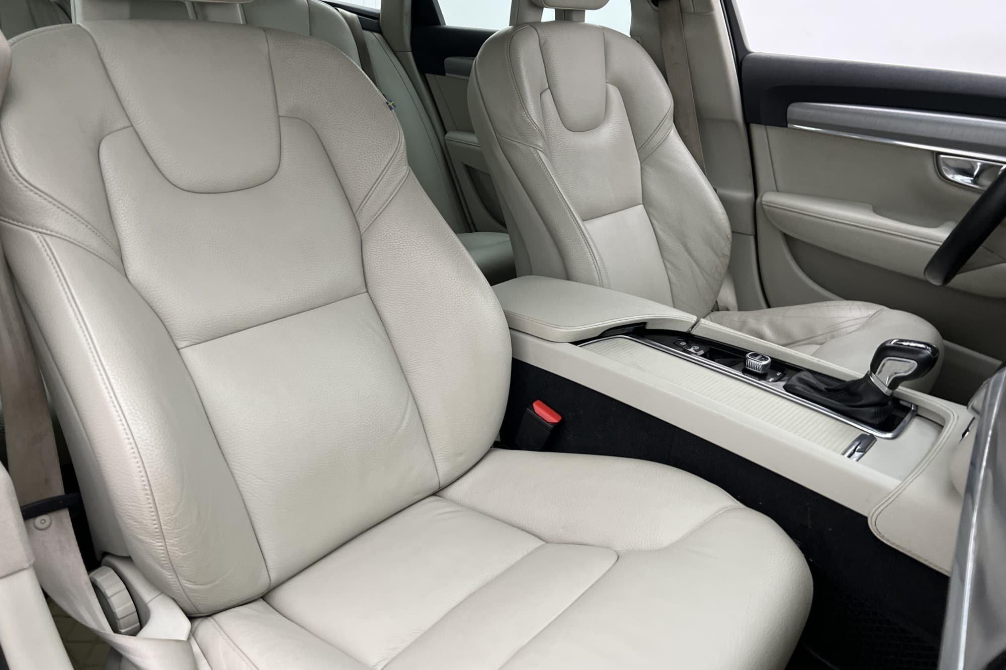 Volvo V90 D3 Momentum Värmare VOC Drag Skinn CarPlay