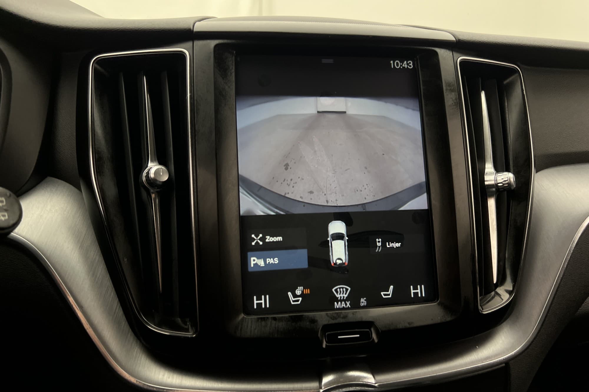 Volvo XC60 D4 AWD Momentum VOC D-Värmare Kamera Navi CarPlay