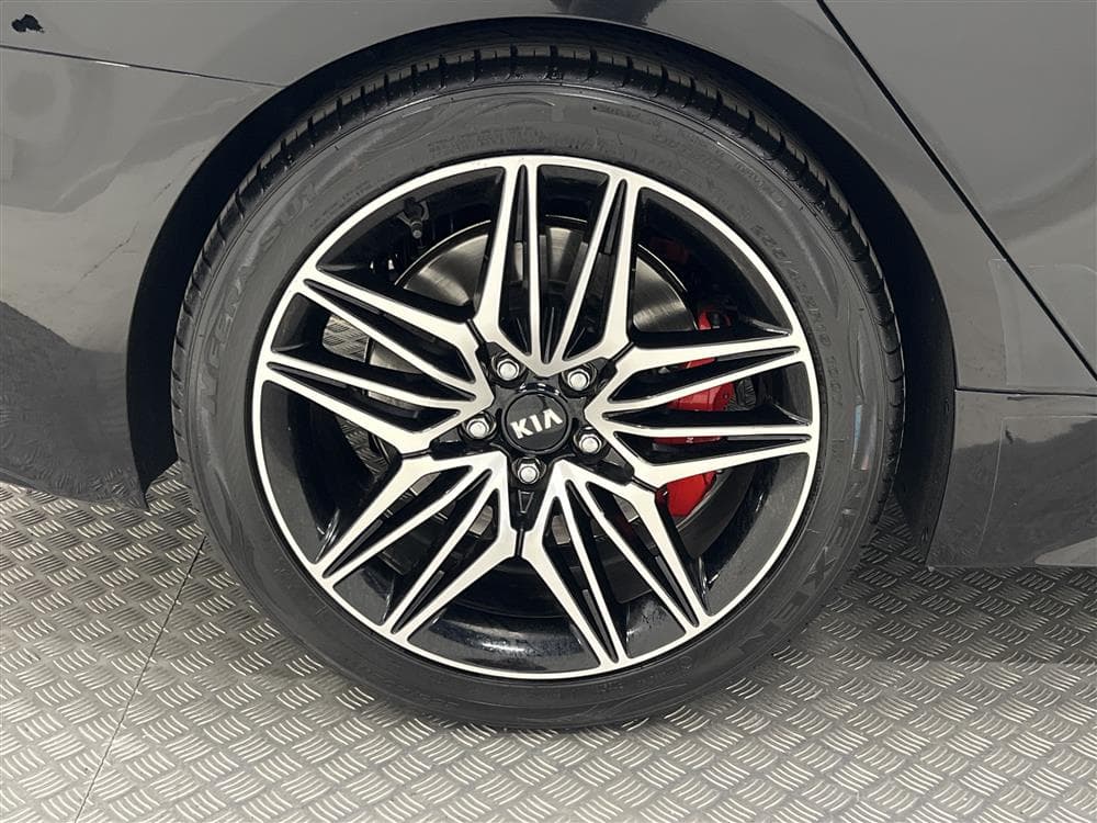 Kia Stinger GT 3.3 T-GDi AWD 370hk Pano H/K HUD 360° Naviinteriör
