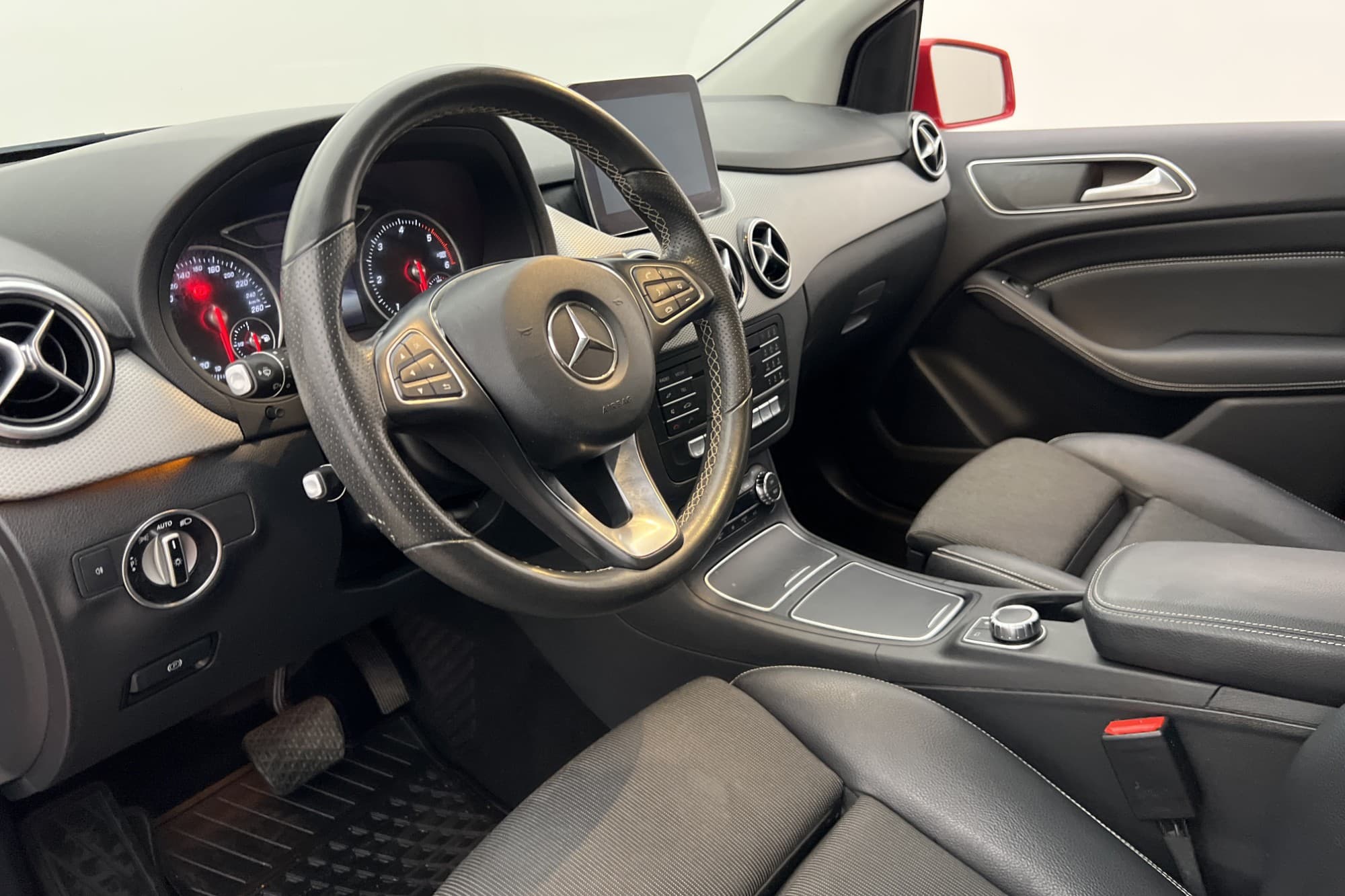 Mercedes-Benz B 180 d 7G-DCT Urban Kamera Halvskinn CarPlay