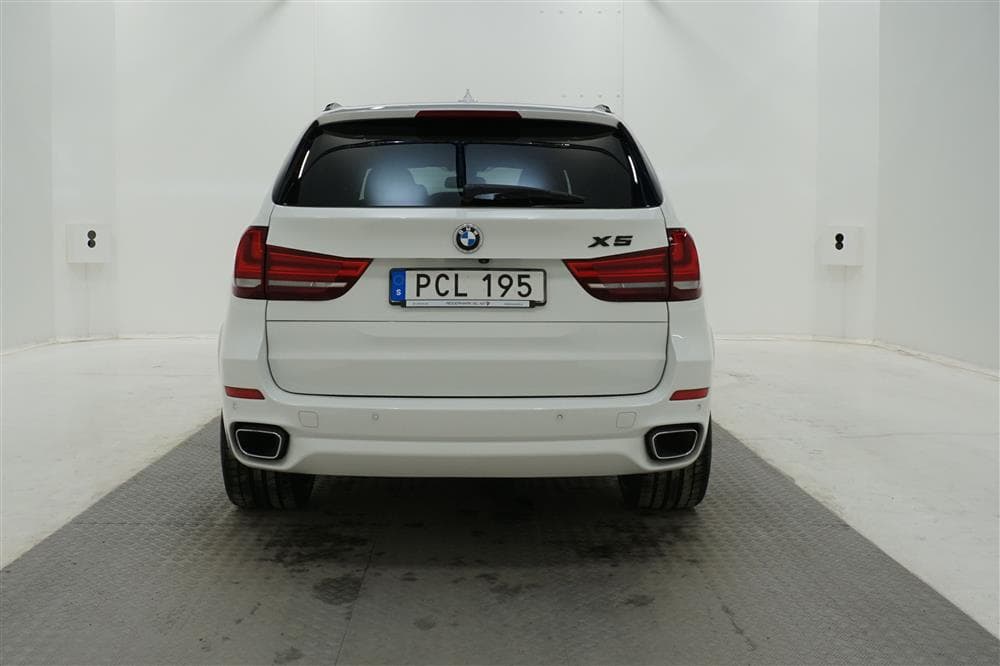 BMW X5 xDrive30d 258hk M Sport Pano DVärm Navi H/K HUD SKinnexteriör