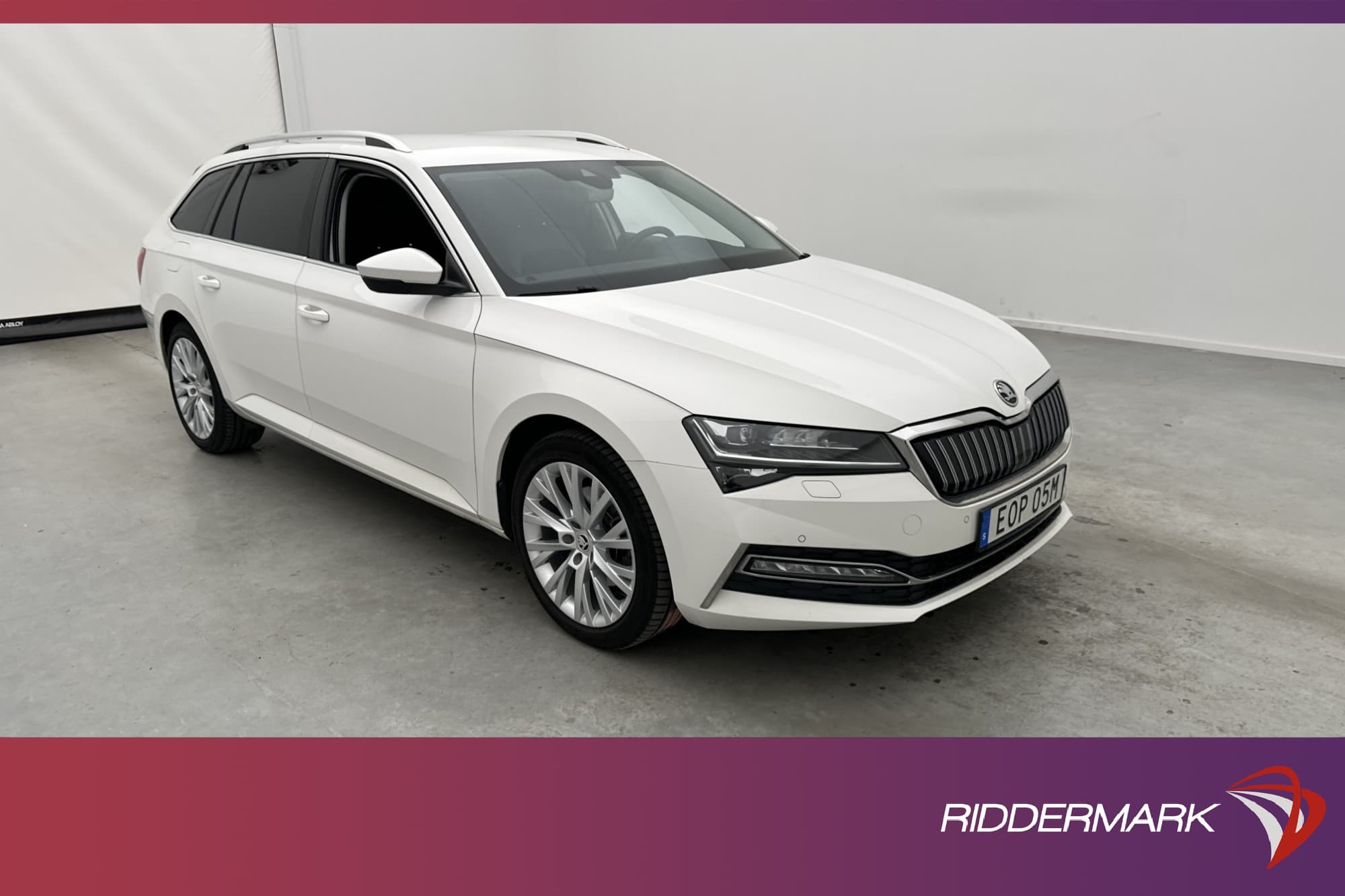 Skoda Superb iV Plug-in 218hk Style Cockpit Canton Värm Drag
