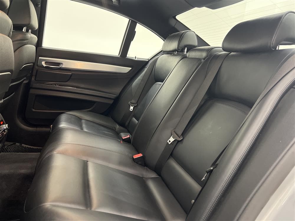 BMW 740d xDrive 313hk M-Sport H/K T-lucka HUD GPS B-kam Drag
