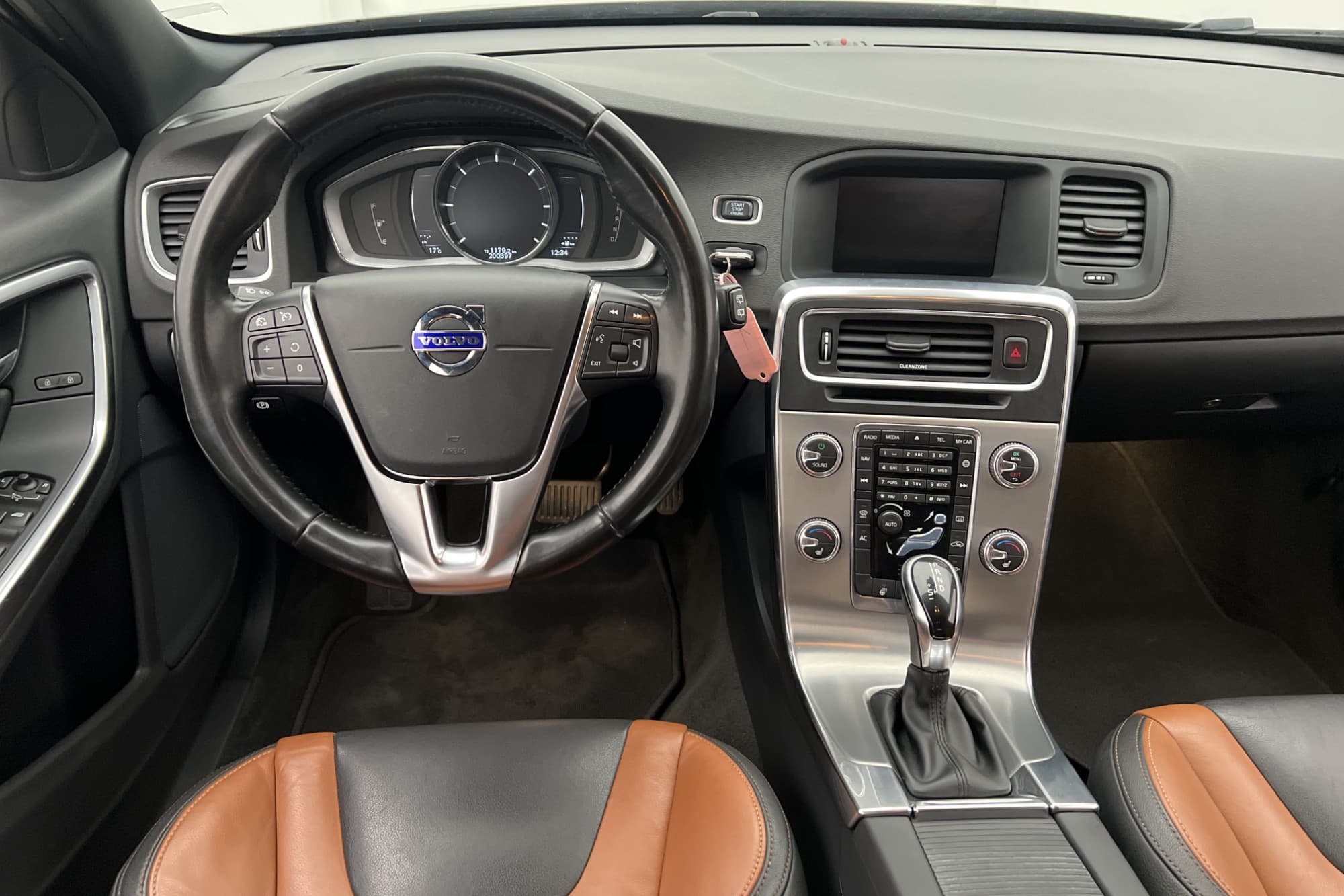 Volvo V60 Cross Country D4 Summum VOC Värmare Navi Skinn
