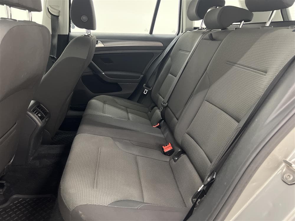 Volkswagen Golf 110hk Backkamera Drag 0.49L/Milinteriör