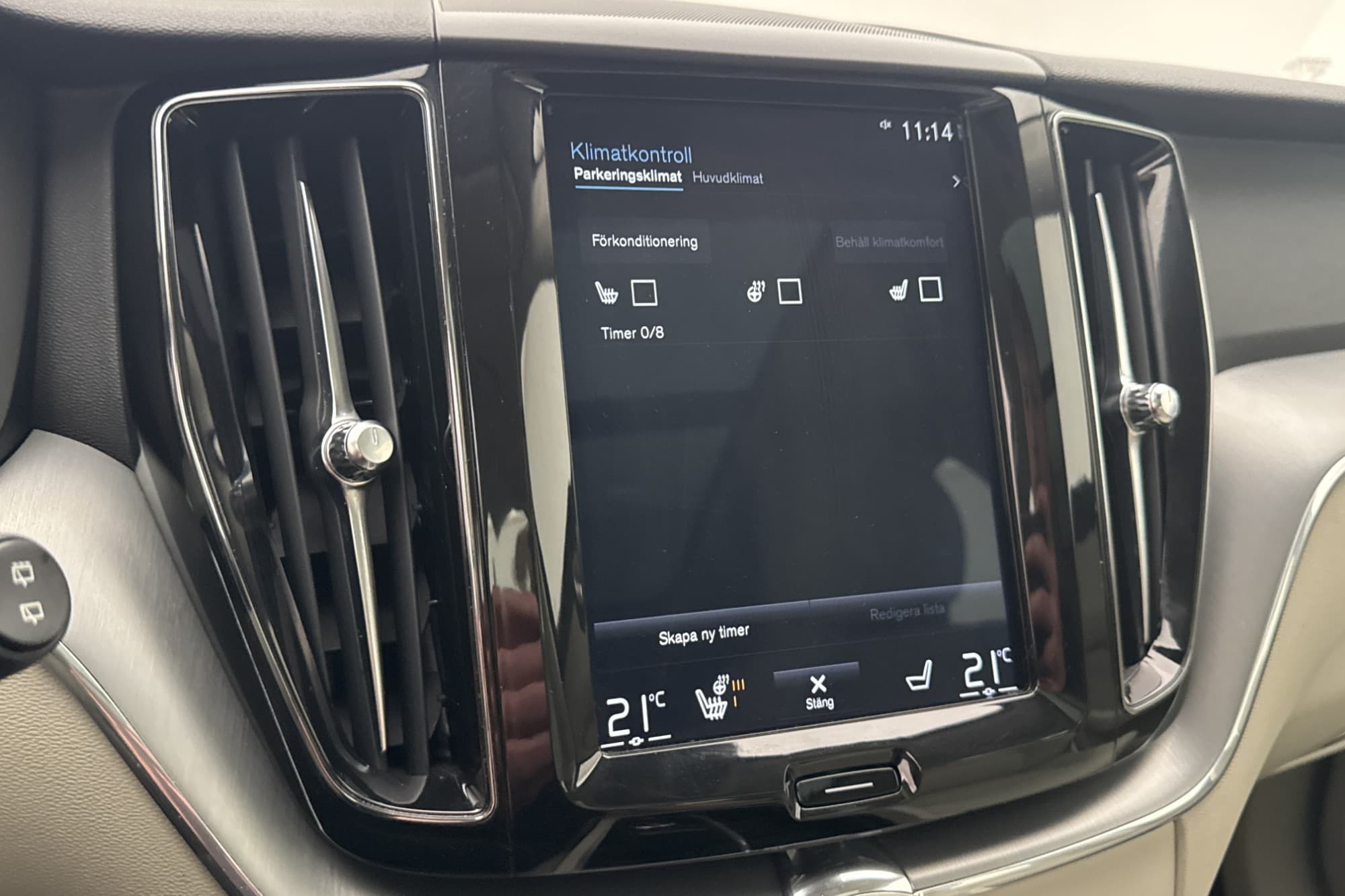 Volvo XC60 Recharge T8 AWD Momentum VOC Panorama Skinn MOMS