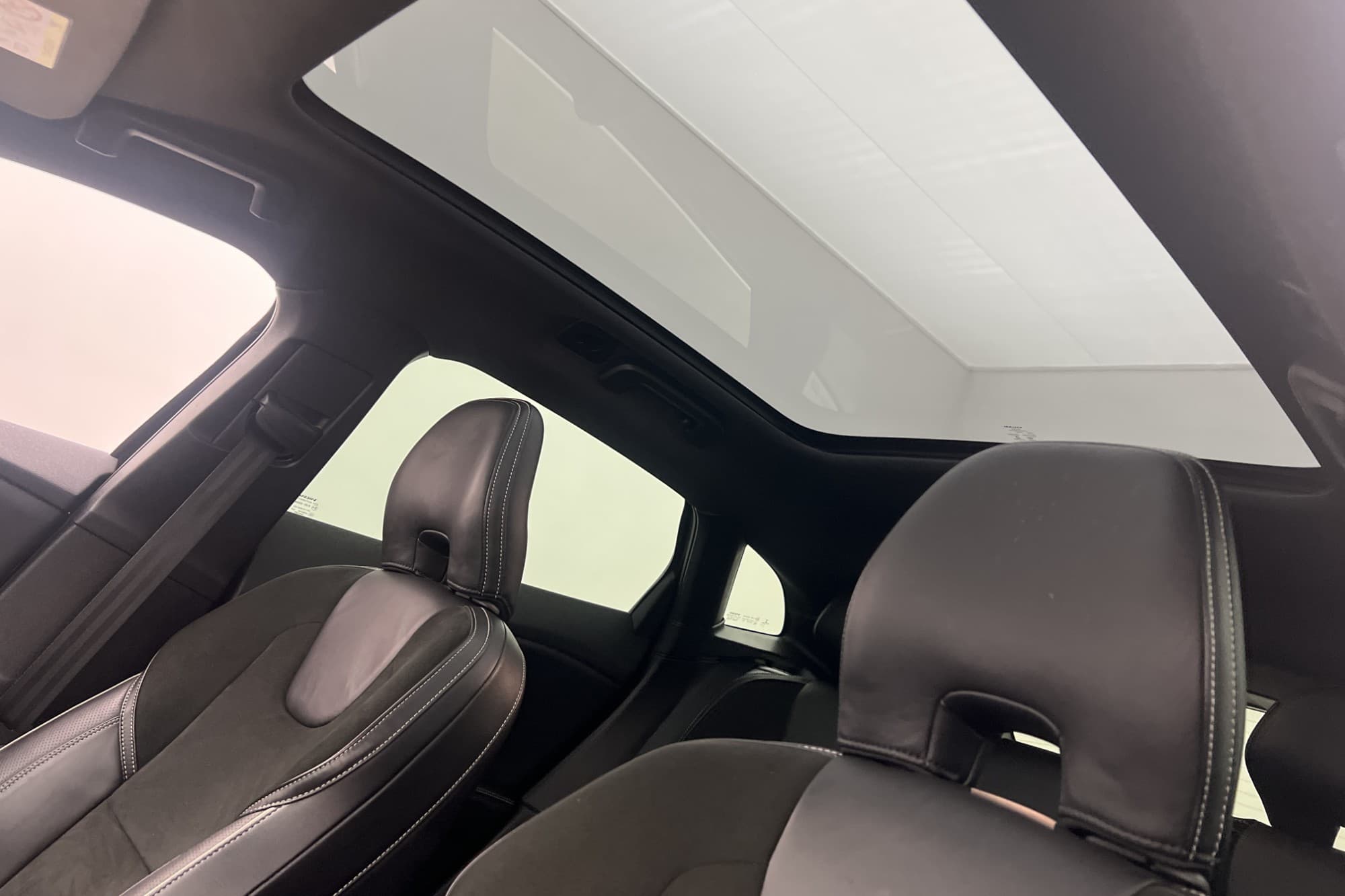 Volvo V40 D4 190hk R-Design VOC Värm Pano Sensorer Navi
