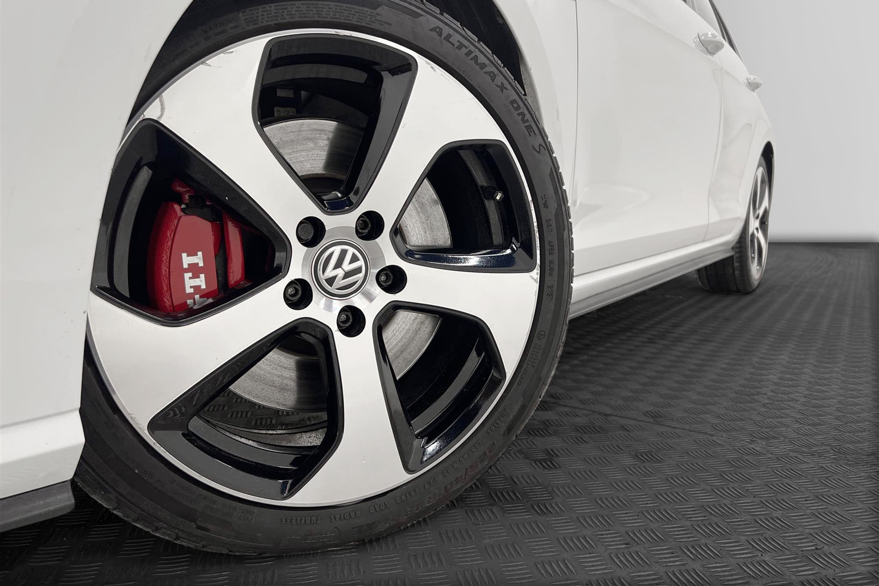 Volkswagen Golf GTI Performance DSG 245hk Kamera Active info