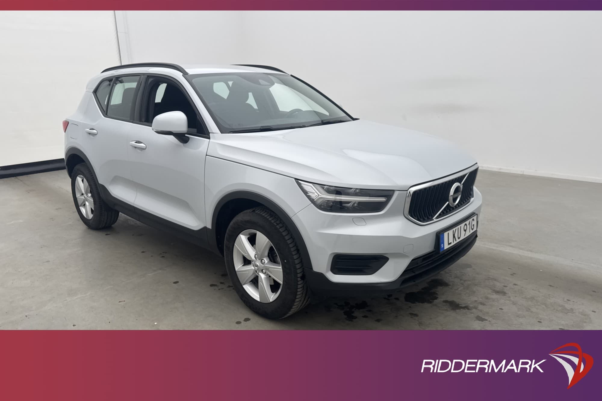 Volvo XC40 T2 Momentum VOC Värm Sensorer CarPlay Rattvärme